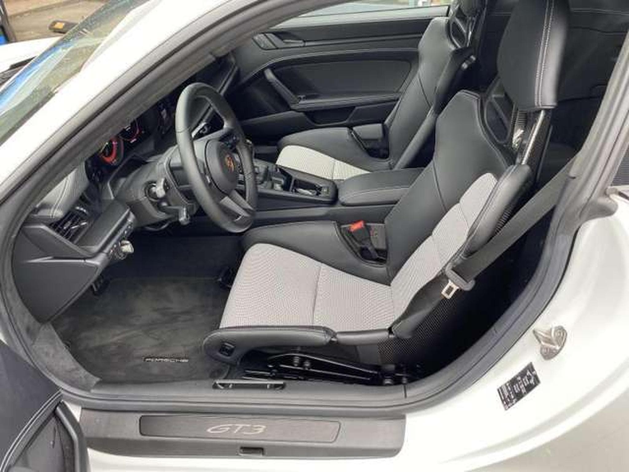 Porsche 911 GT3 Touring BM6 LIFT + 90L GAR (2023) - Photo 11