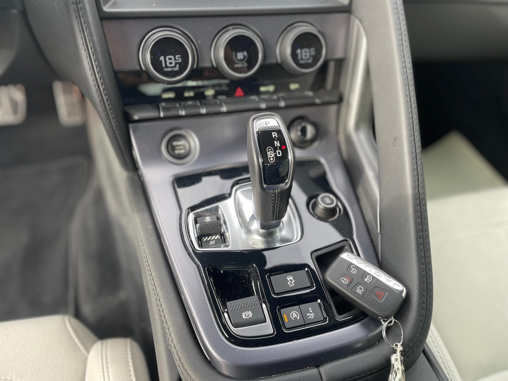 Jaguar F-Type Coupé P300 Auto. (2020) - Foto 9