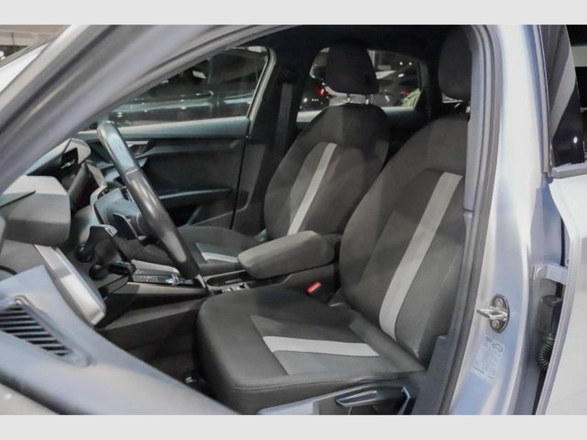 Audi A3 A3 30 TFSI S-Tronic LIMOUSINE NAVI LED AHK ACC (2022) - Photo 12