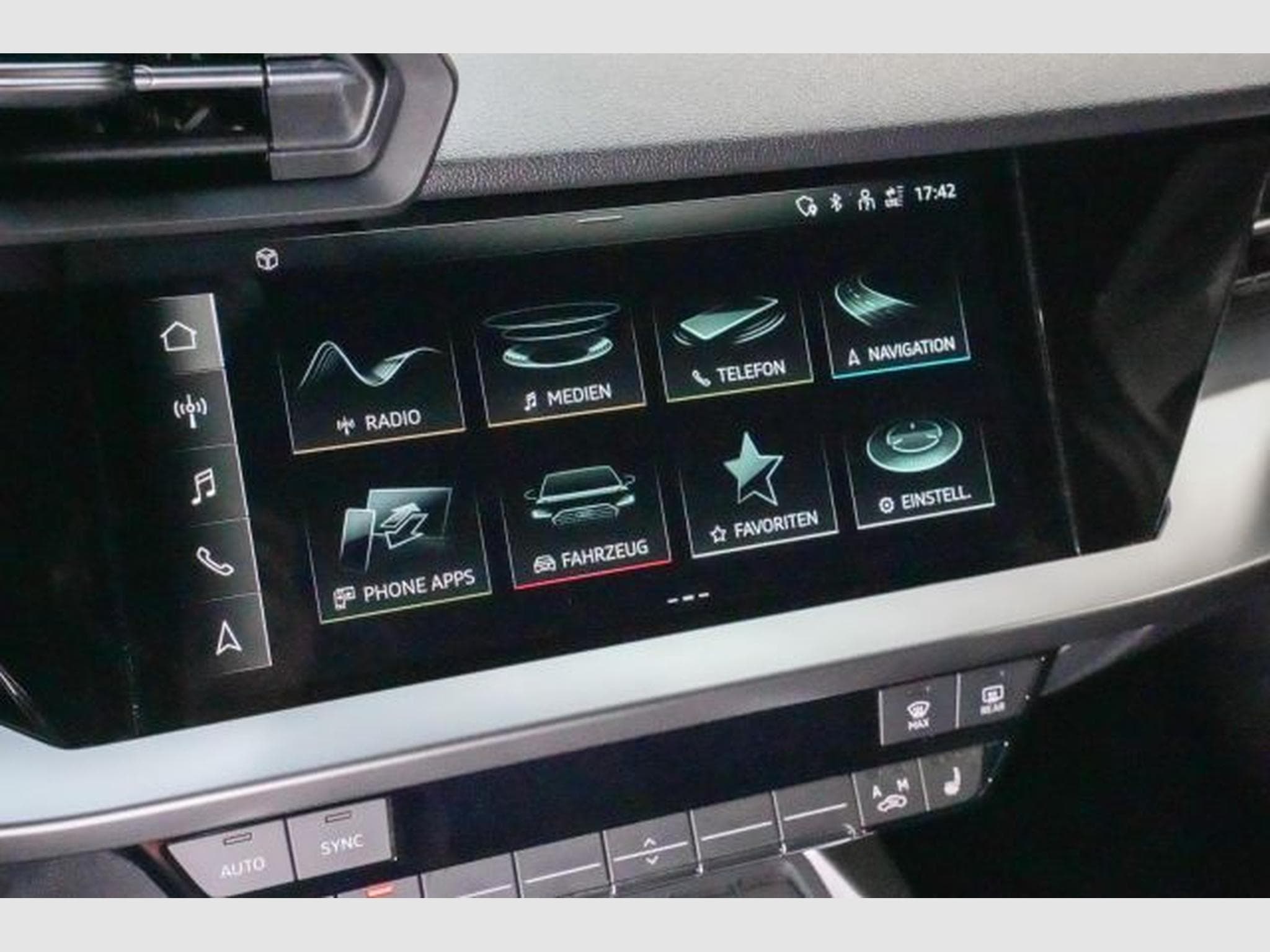 Audi A3 A3 30 TFSI S-Tronic LIMOUSINE NAVI LED AHK ACC (2022) - Photo 14