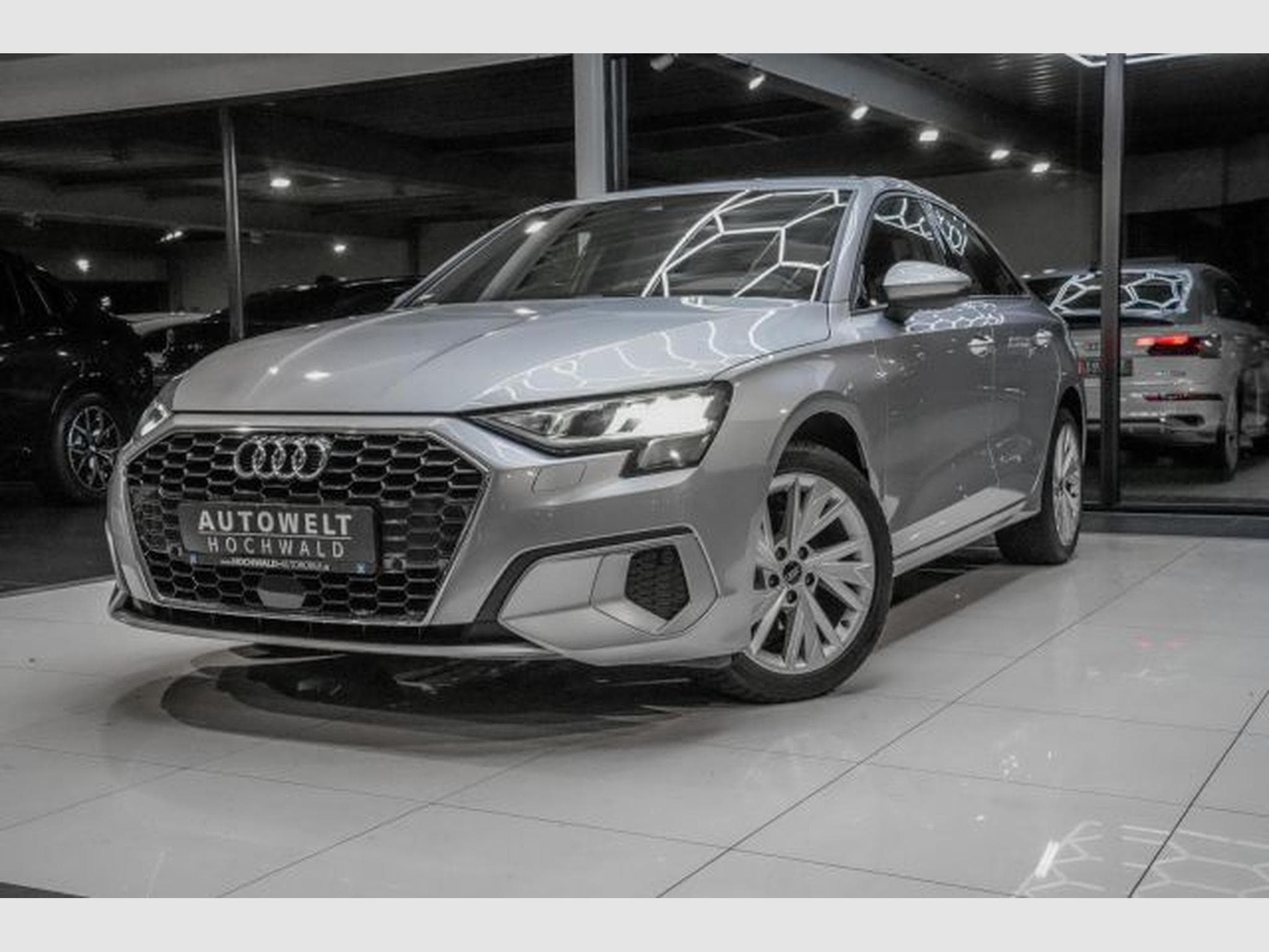 Audi A3 A3 30 TFSI S-Tronic LIMOUSINE NAVI LED AHK ACC (2022) - Photo 2