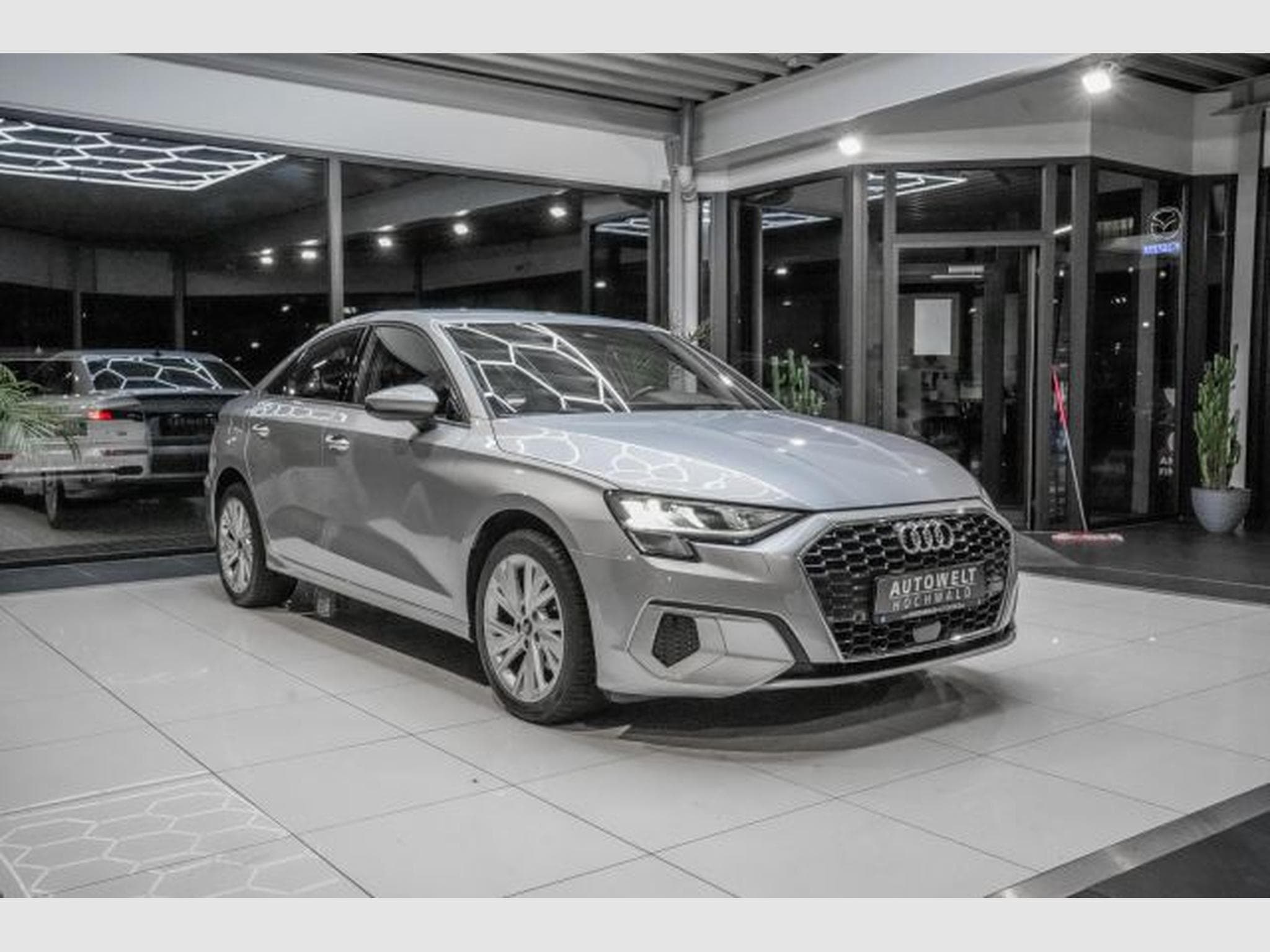 Audi A3 A3 30 TFSI S-Tronic LIMOUSINE NAVI LED AHK ACC (2022) - Photo 4
