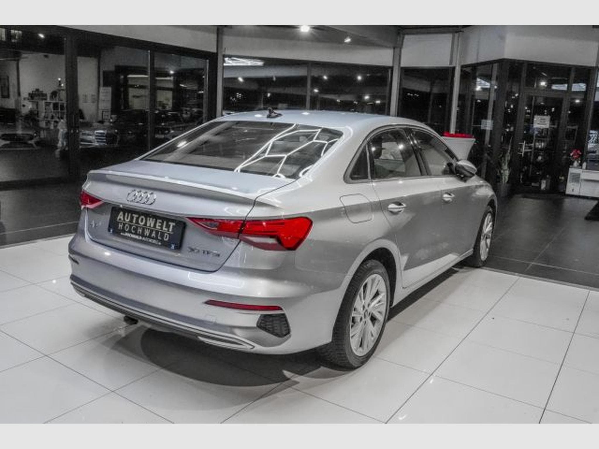 Audi A3 A3 30 TFSI S-Tronic LIMOUSINE NAVI LED AHK ACC (2022) - Photo 6