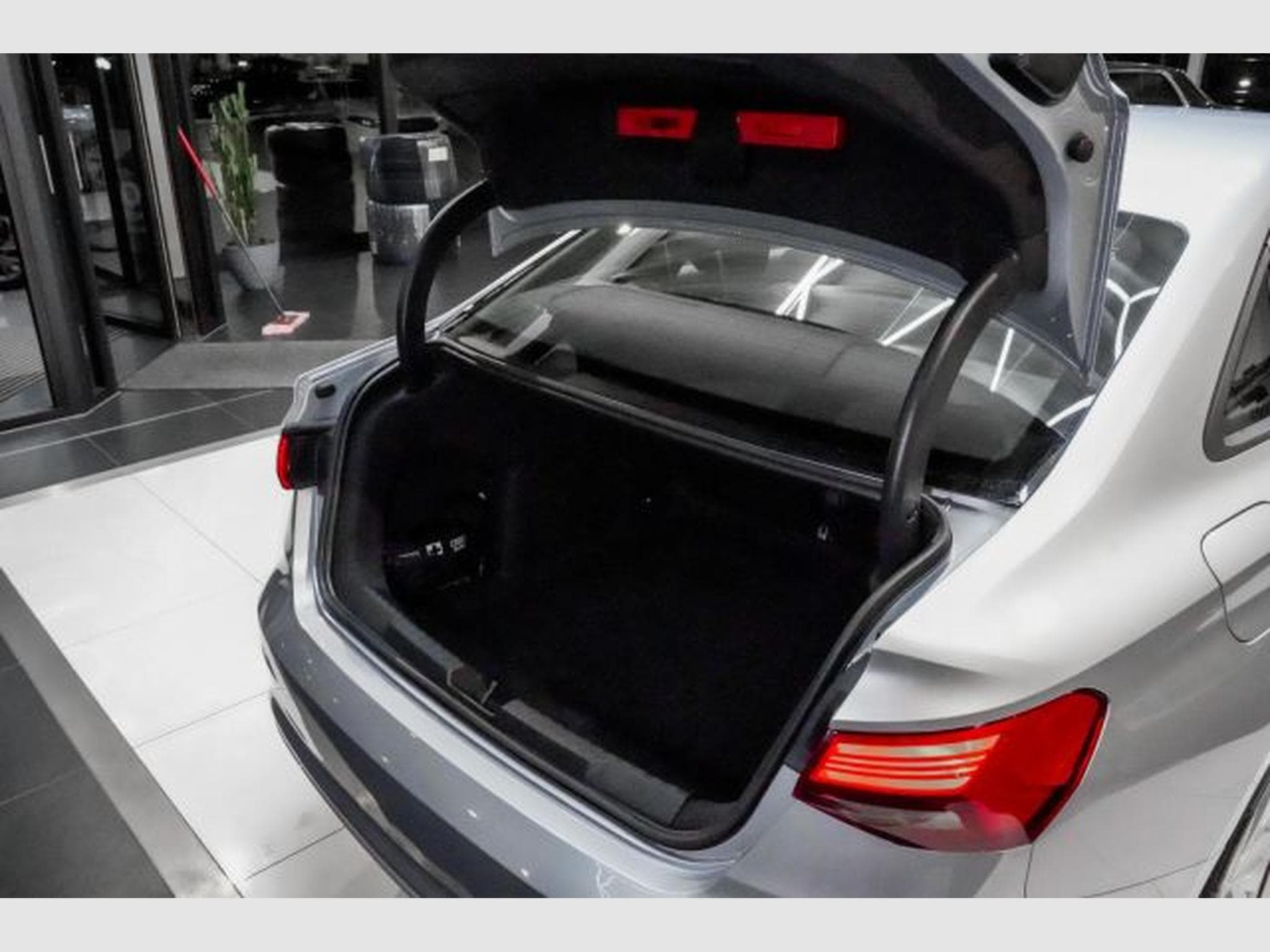 Audi A3 A3 30 TFSI S-Tronic LIMOUSINE NAVI LED AHK ACC (2022) - Photo 8