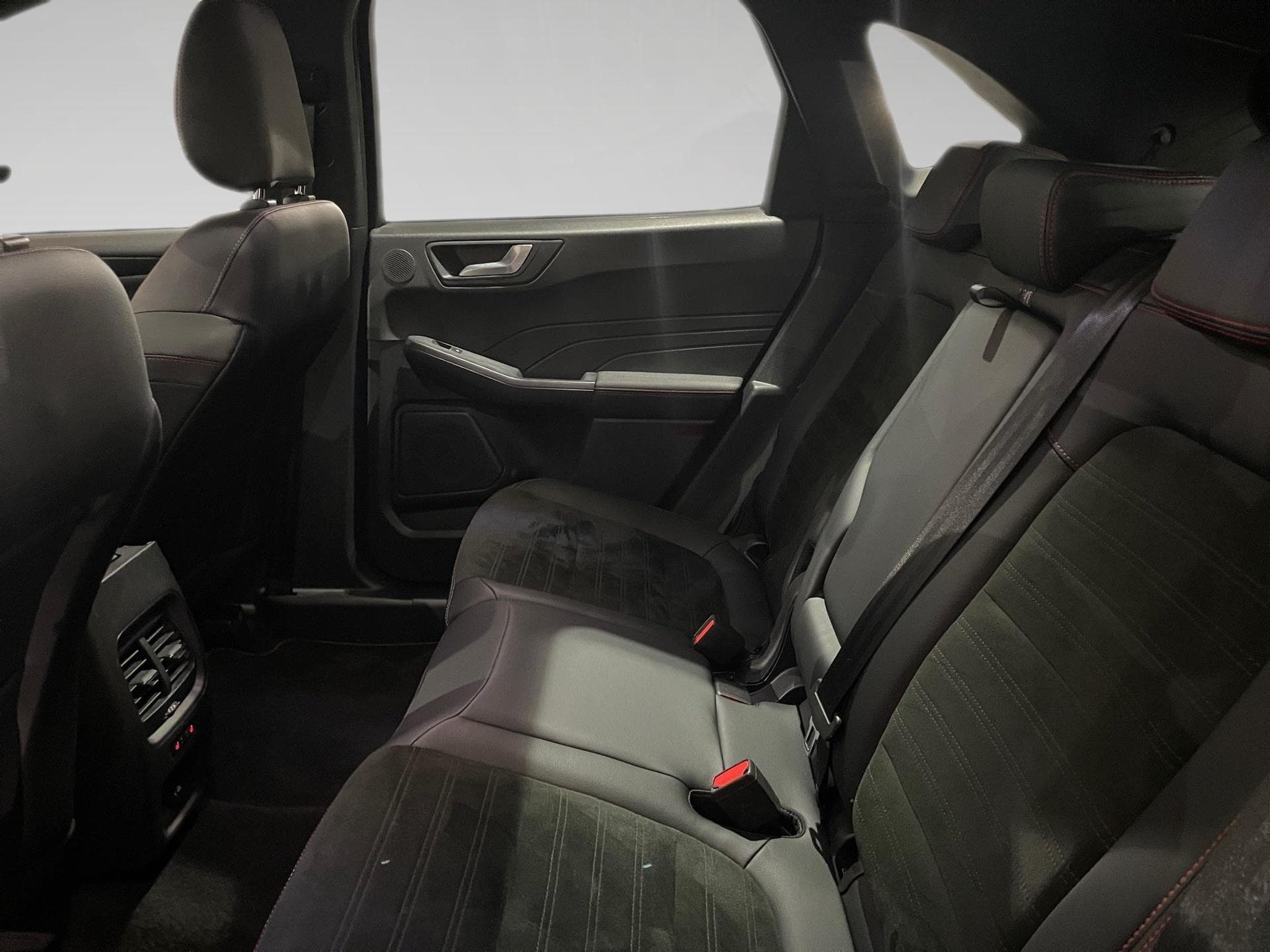 Ford Kuga 2.5 ST-Line ELECTRIQUE ESSENCE (2023) - Foto 11