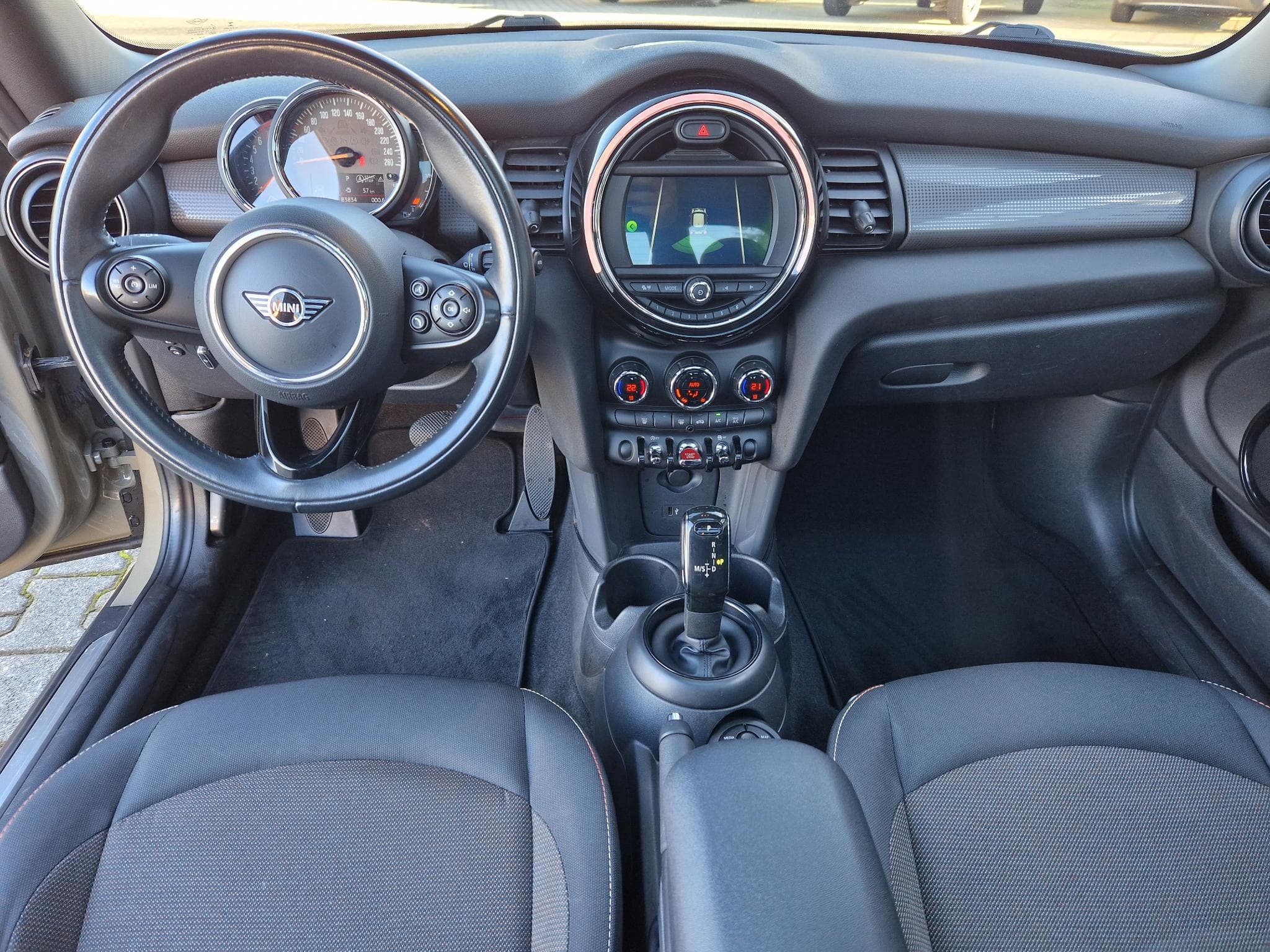 Mini Cooper 1.5 T 136 3P (2019) - Photo 8