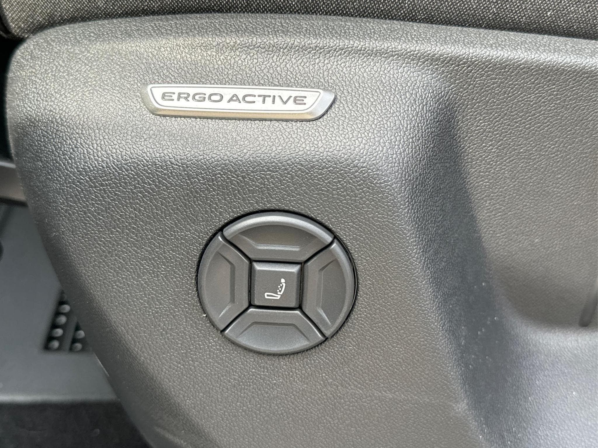 VW Tiguan R-Line (2025) - Photo 16