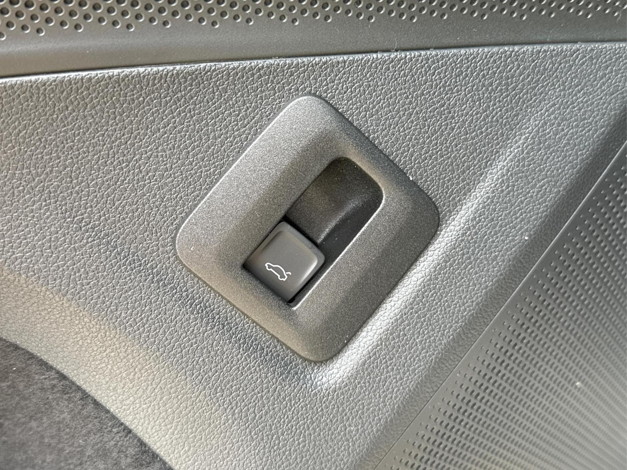 VW Tiguan R-Line (2025) - Photo 17