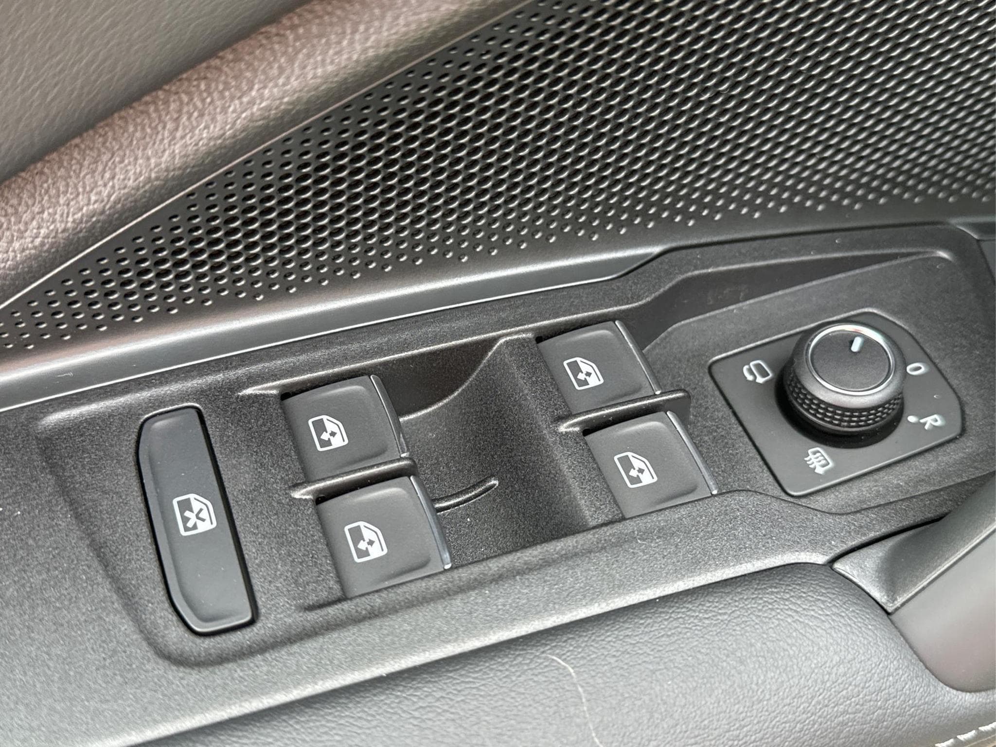 VW Tiguan R-Line (2025) - Photo 18