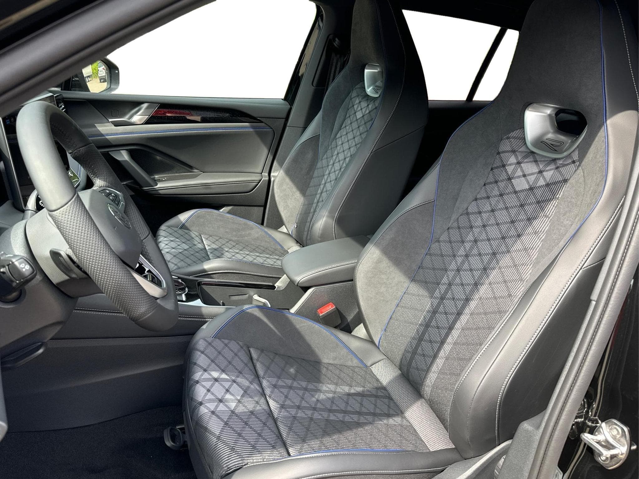 VW Tiguan R-Line (2025) - Photo 20