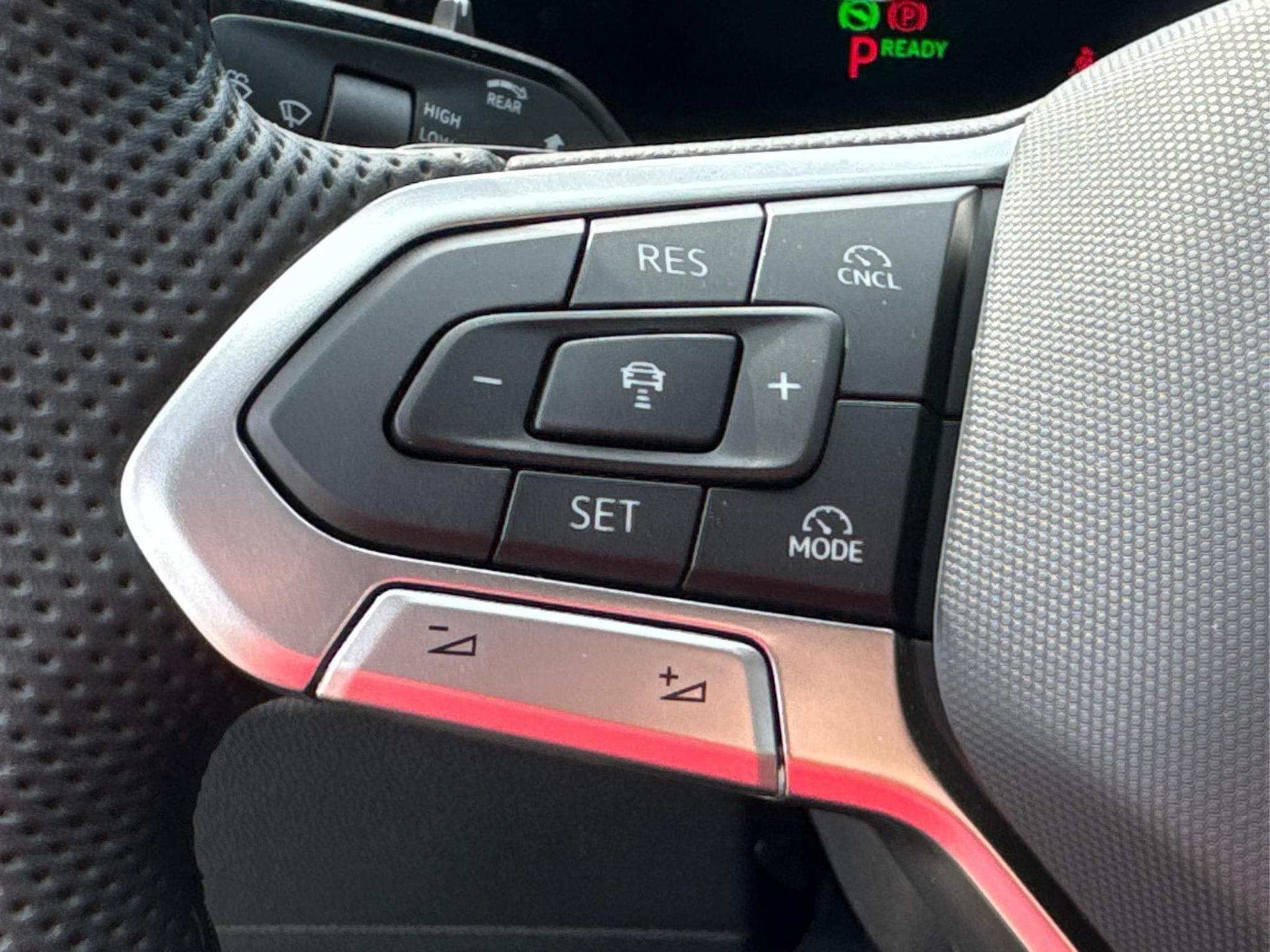 VW Tiguan R-Line (2025) - Photo 22