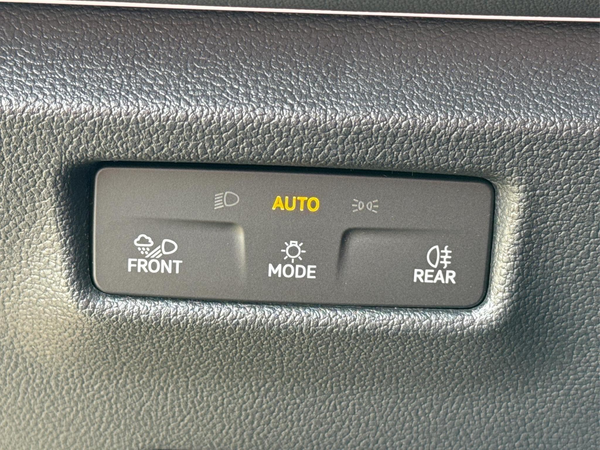 VW Tiguan R-Line (2025) - Photo 23