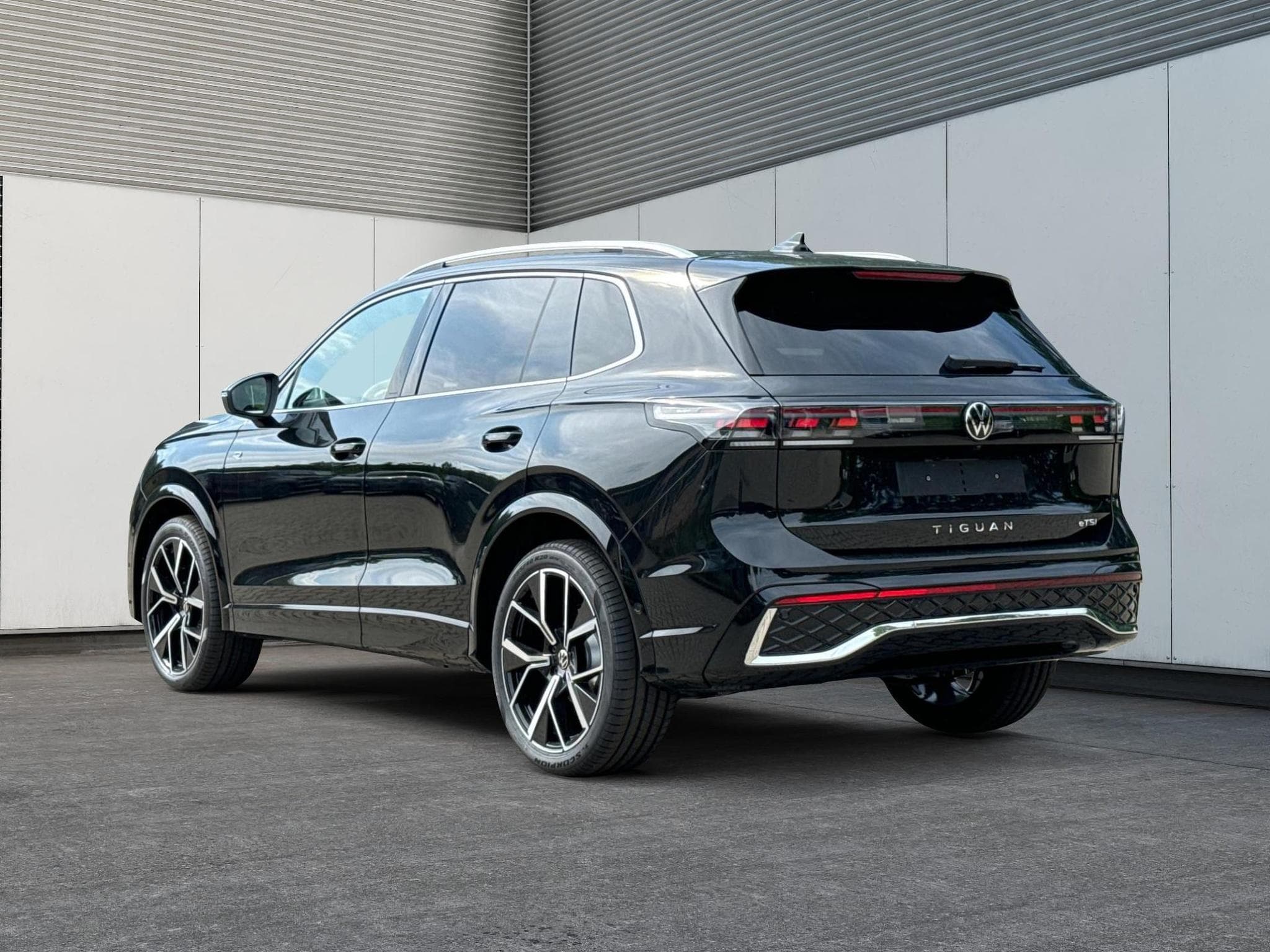 VW Tiguan R-Line (2025) - Photo 25