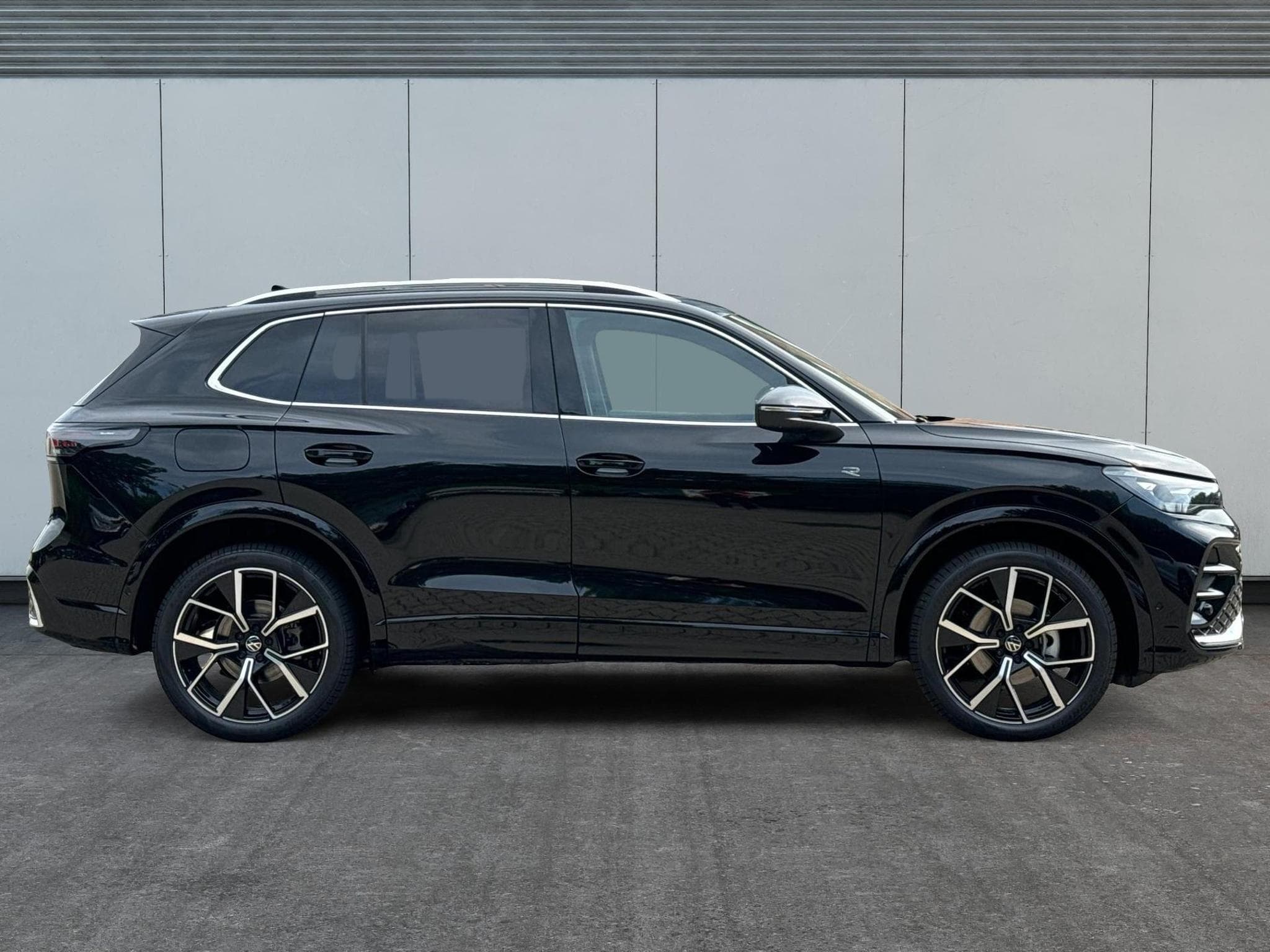 VW Tiguan R-Line (2025) - Photo 3
