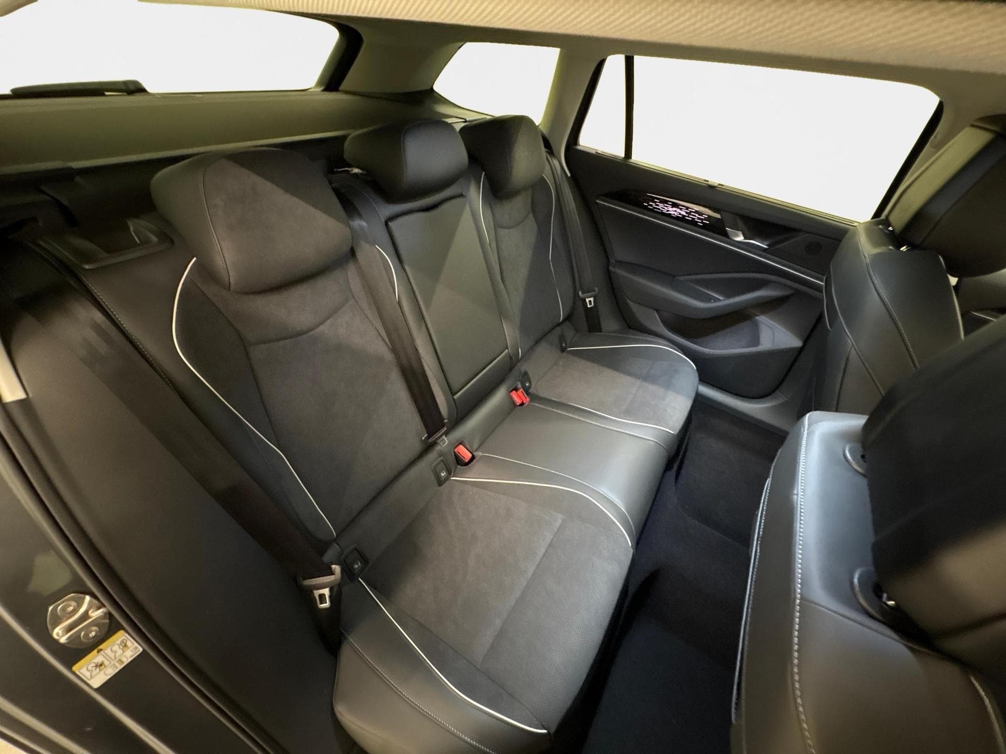 VW Passat Variant Elegance (2026) - Foto 21