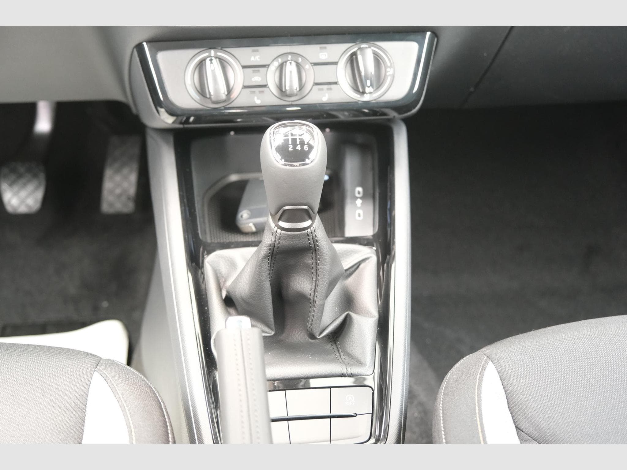 Skoda Scala 1.0 TSI Selection (2025) - Photo 24