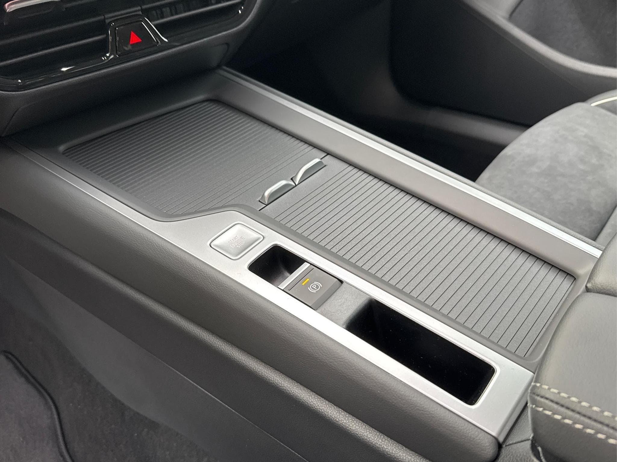 VW Passat Variant Business (2025) - Foto 18