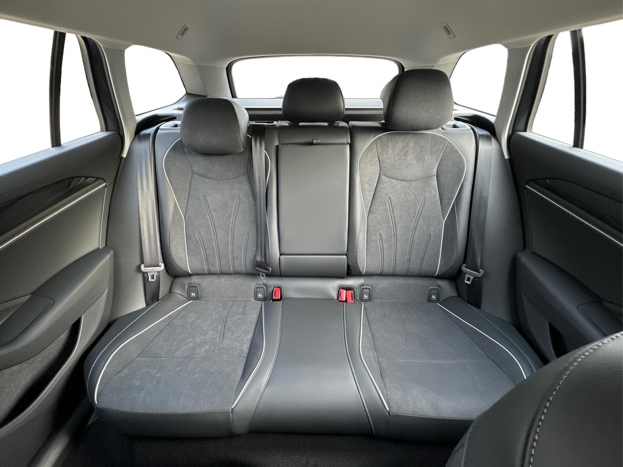 VW Passat Variant Business (2025) - Foto 24