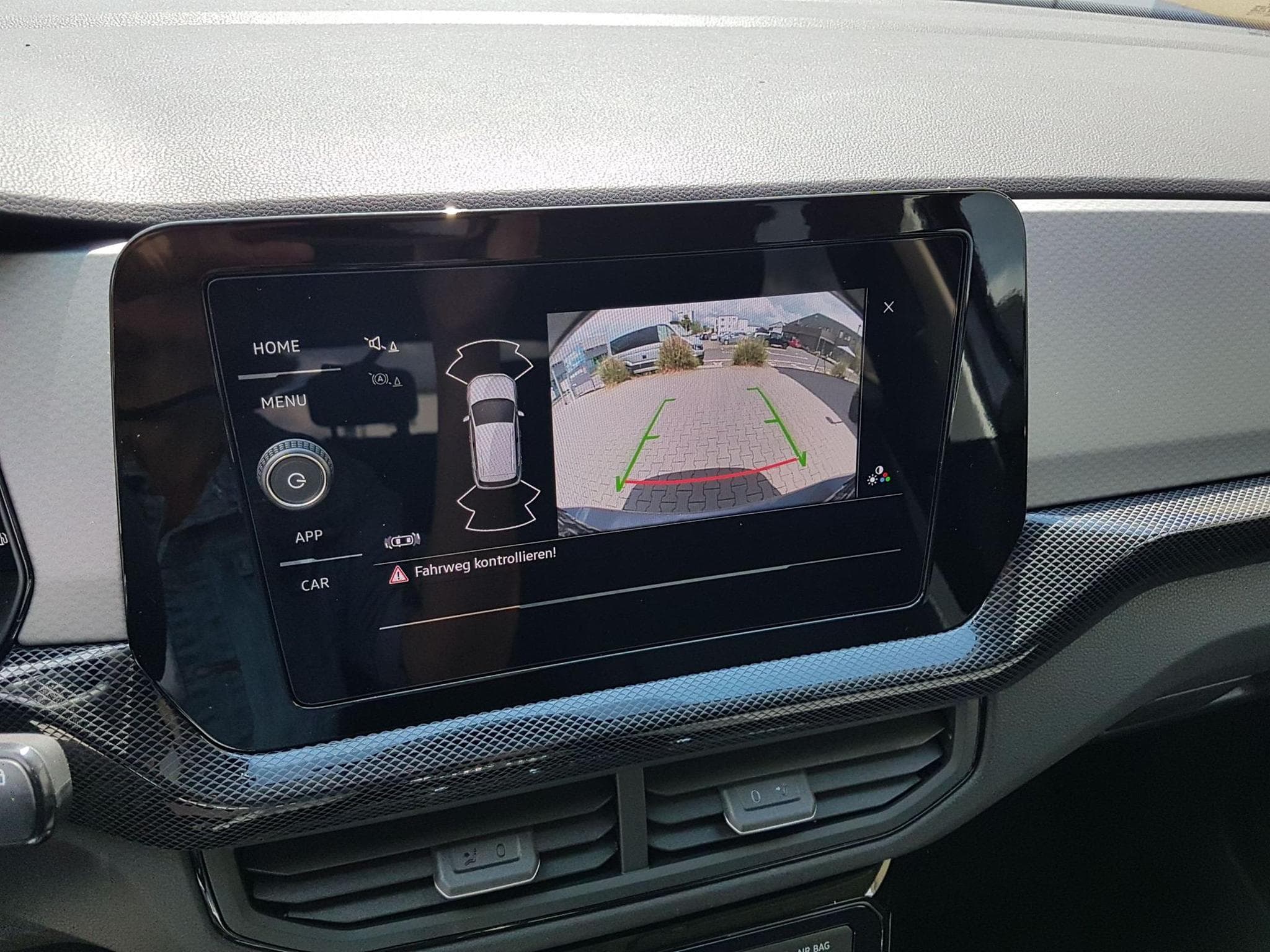 VW T-Cross Limited Life AHK (2026) - Photo 24