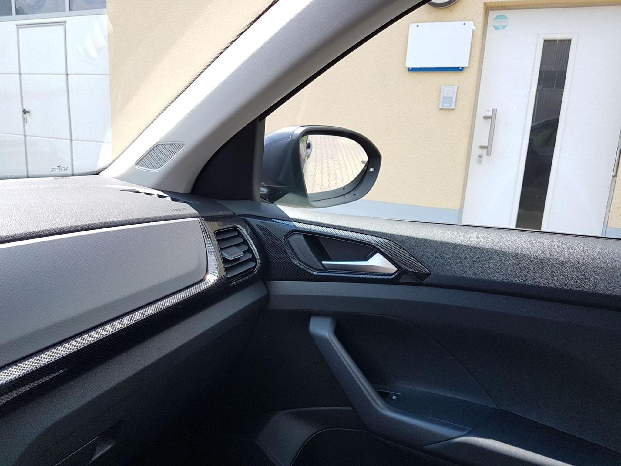 VW T-Cross Limited Life AHK (2026) - Photo 25