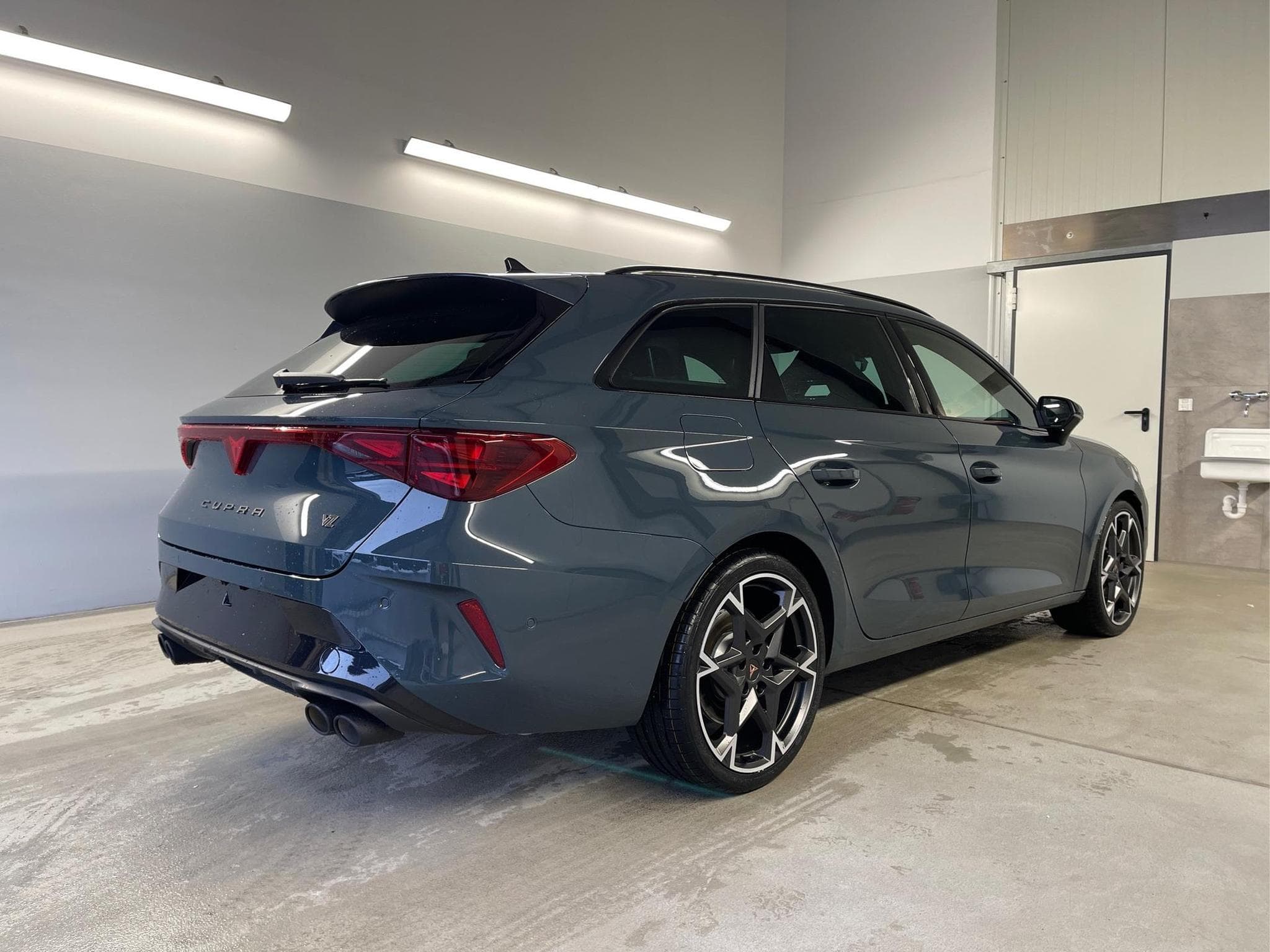 Cupra Leon VZ (2026) - Photo 4