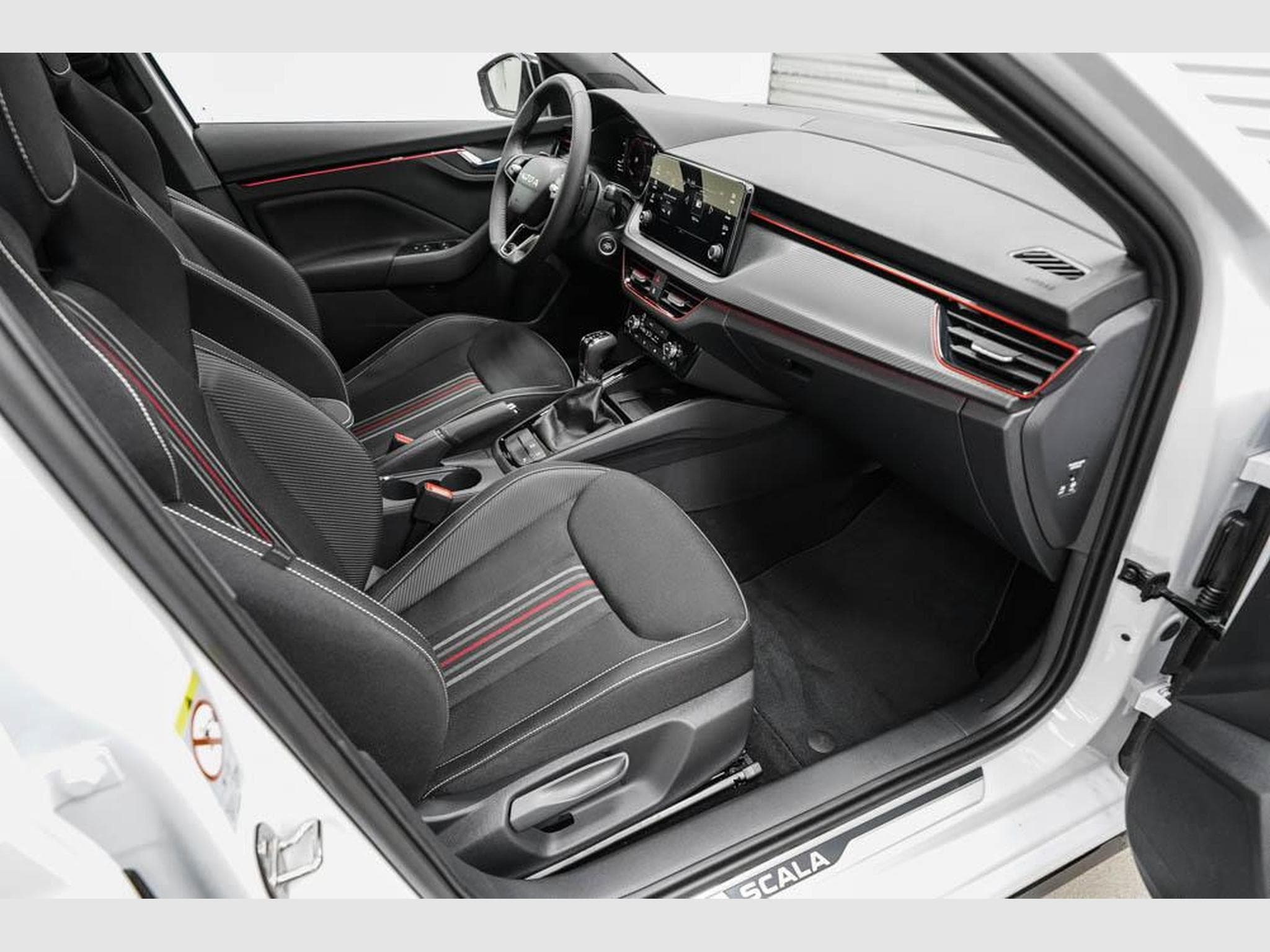Skoda Scala 1,0 TSI DSG (2025) - Photo 18