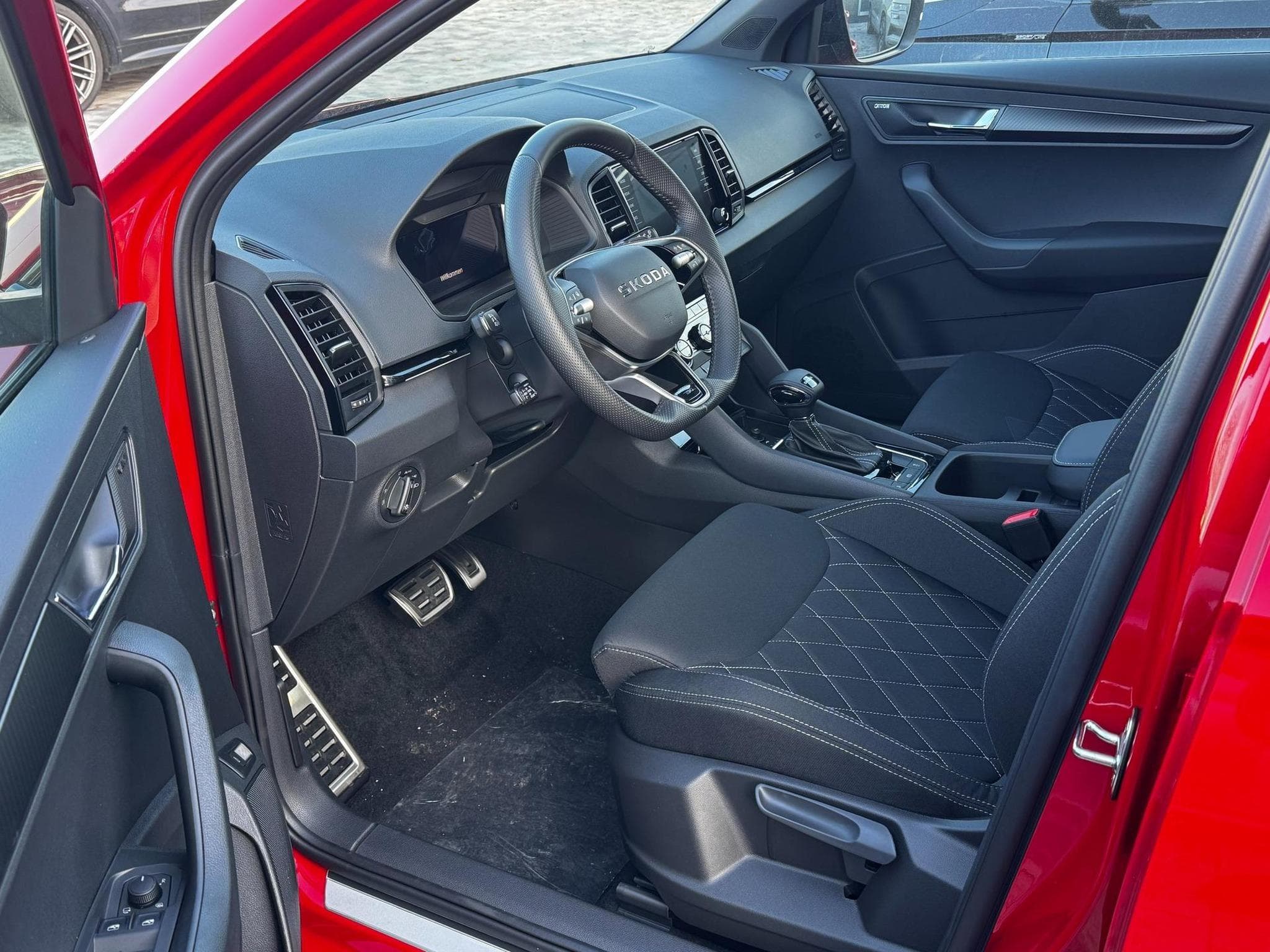 Skoda Karoq 1,5 TSI DSG (2025) - Foto 10