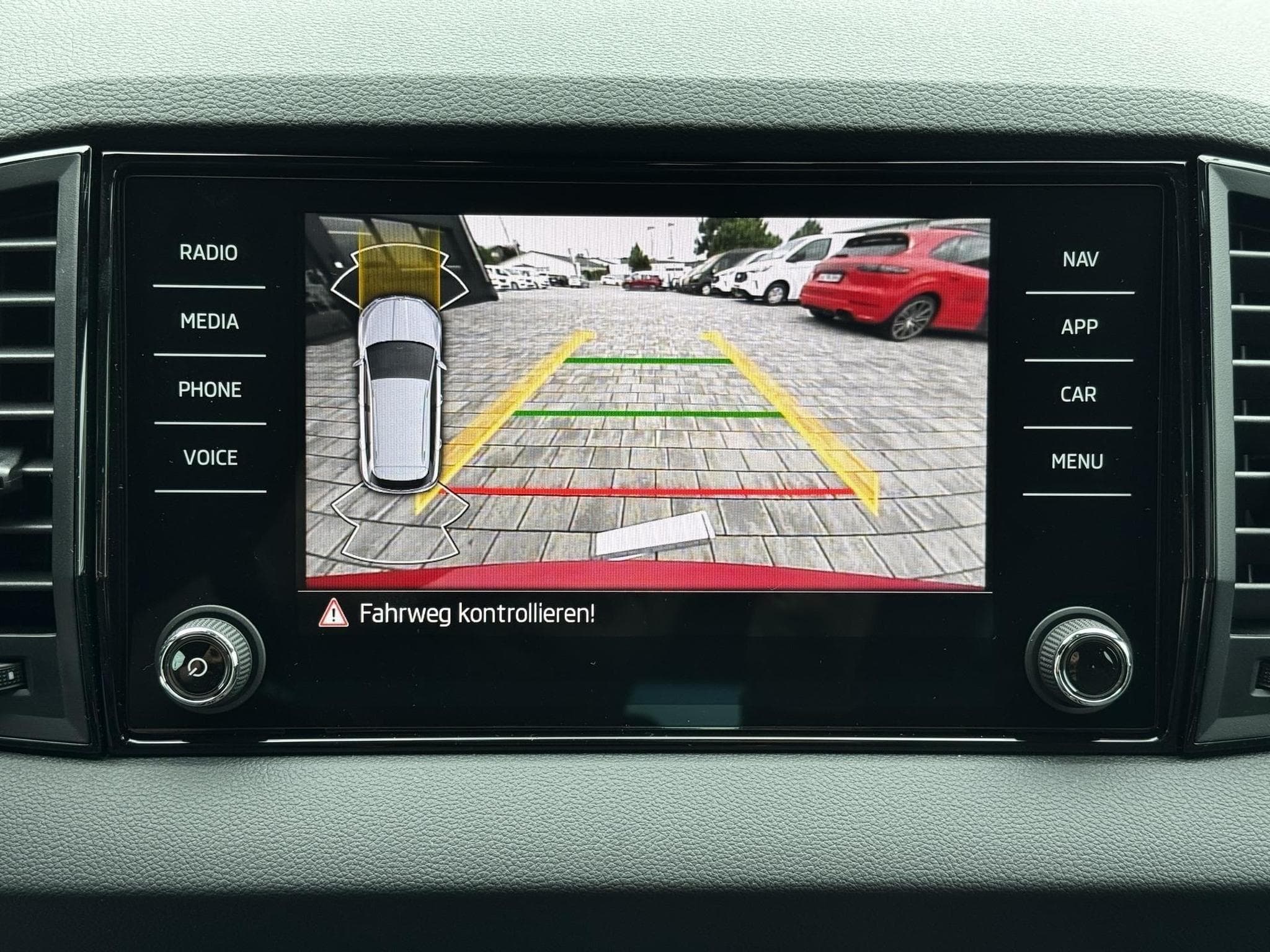 Skoda Karoq 1,5 TSI DSG (2025) - Foto 17