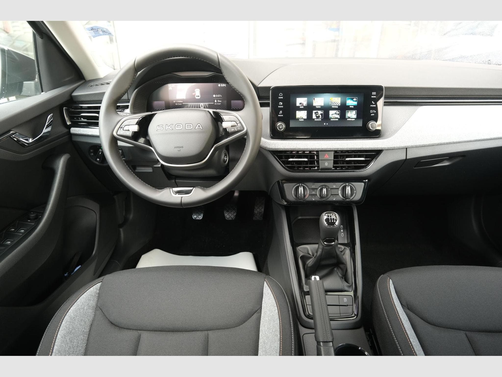 Skoda Scala 1.0 TSI Selection (2025) - Foto 9