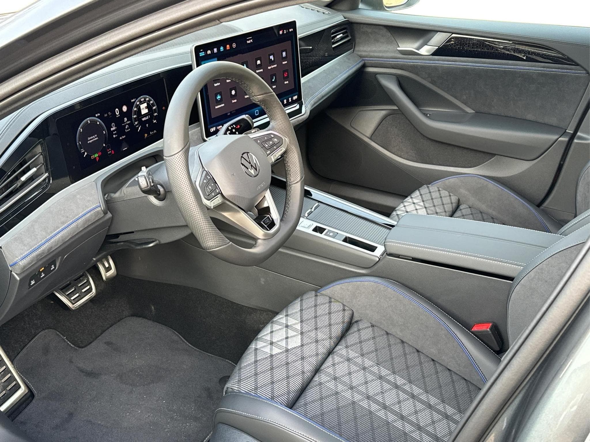 VW Passat Variant R-Line (2025) - Foto 11