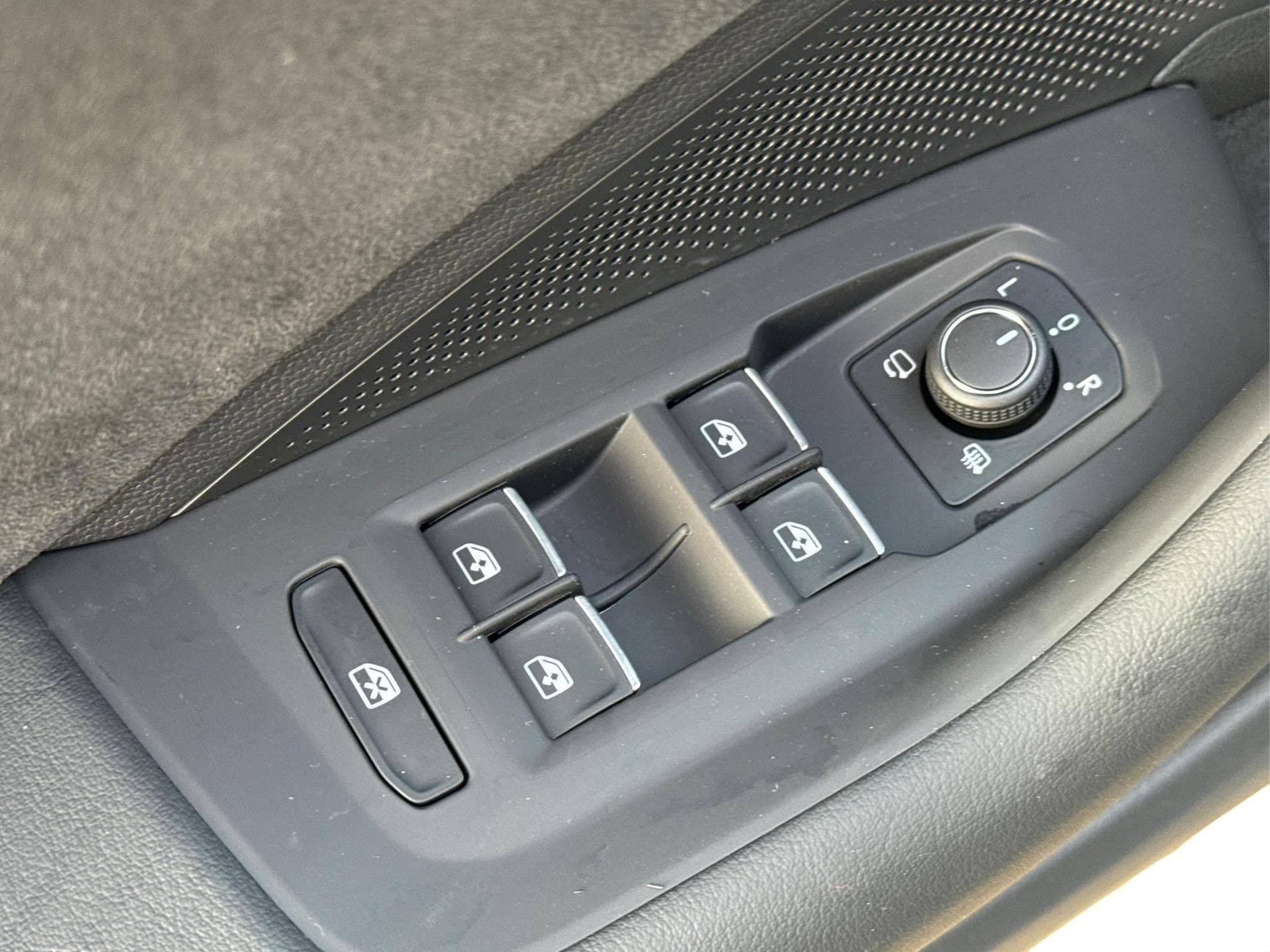 VW Passat Variant R-Line (2025) - Foto 17