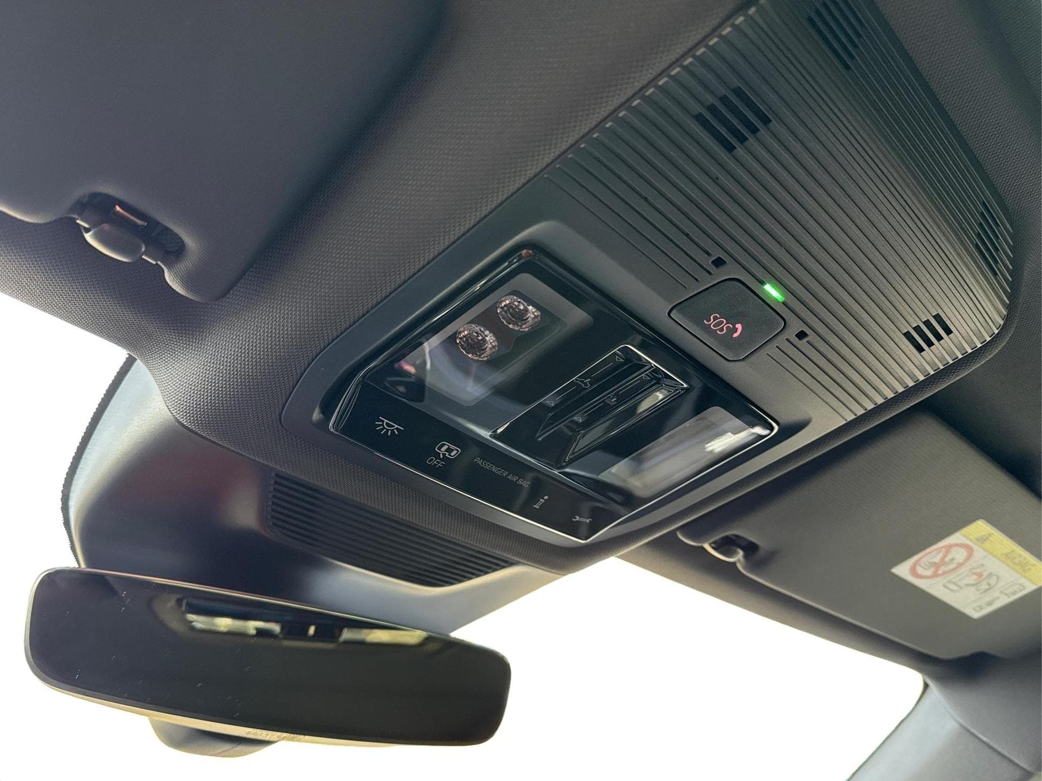 VW Passat Variant R-Line (2025) - Foto 25