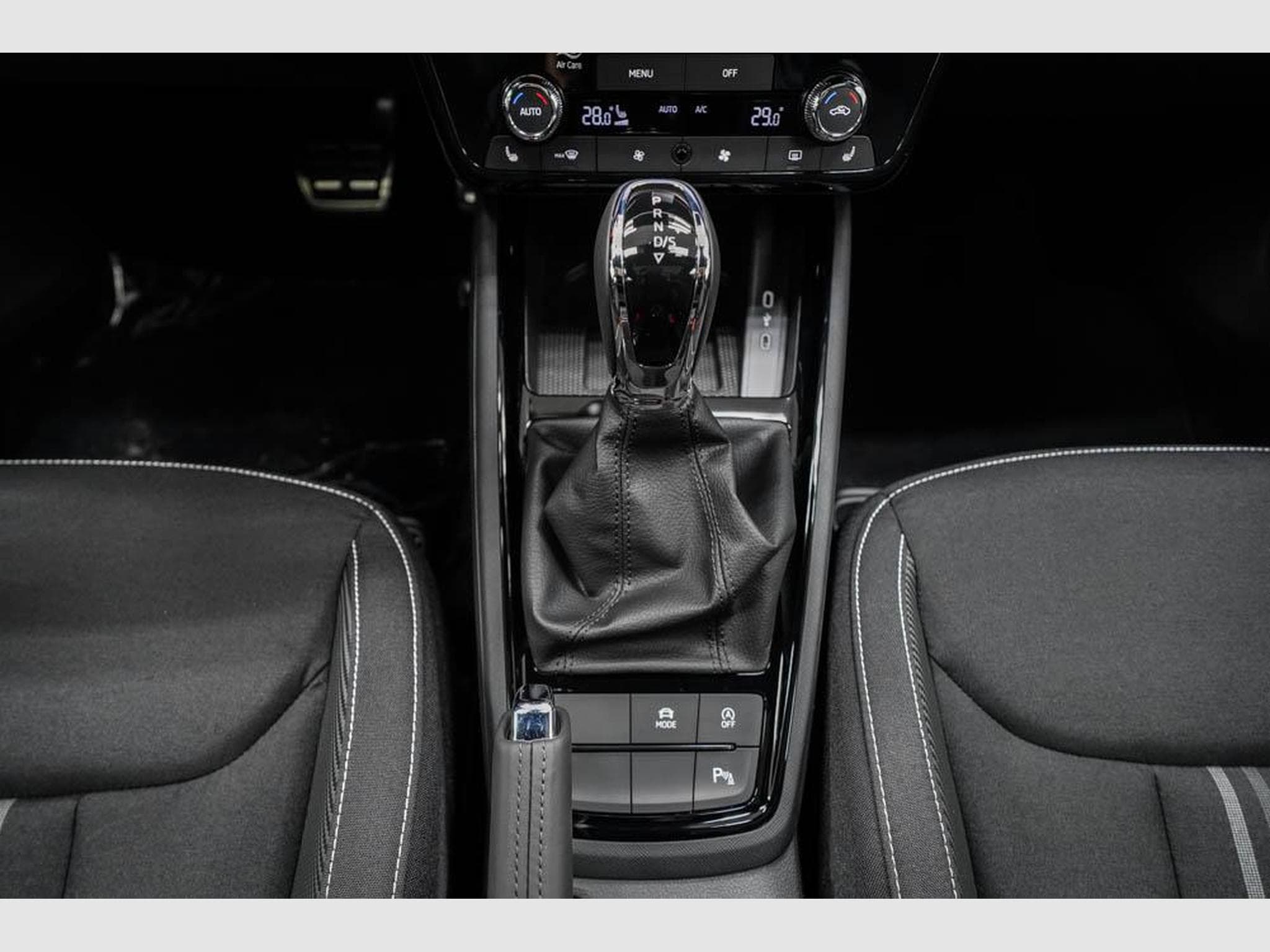 Skoda Scala 1,0 TSI DSG (2025) - Photo 11