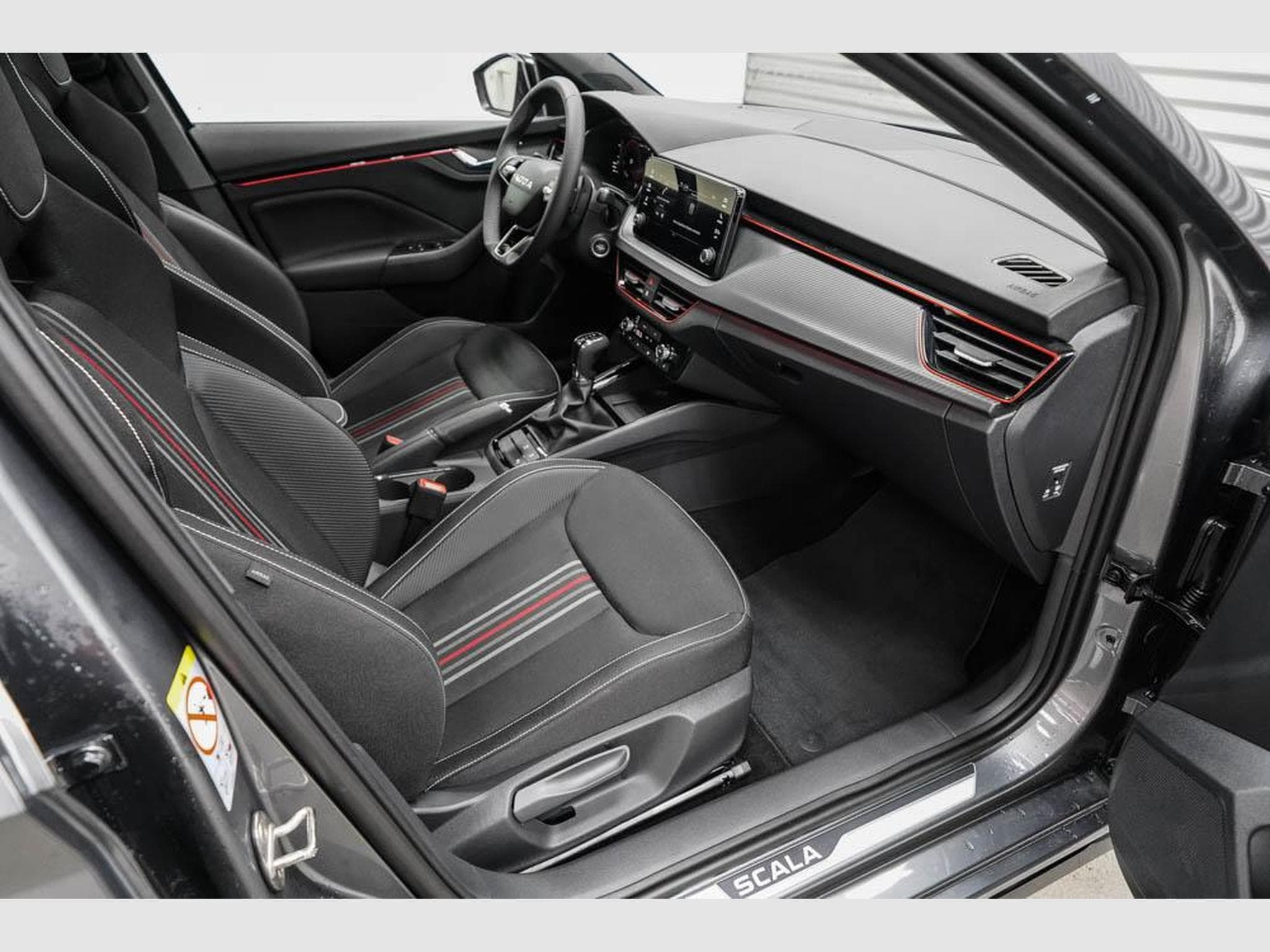 Skoda Scala 1,0 TSI DSG (2025) - Photo 18