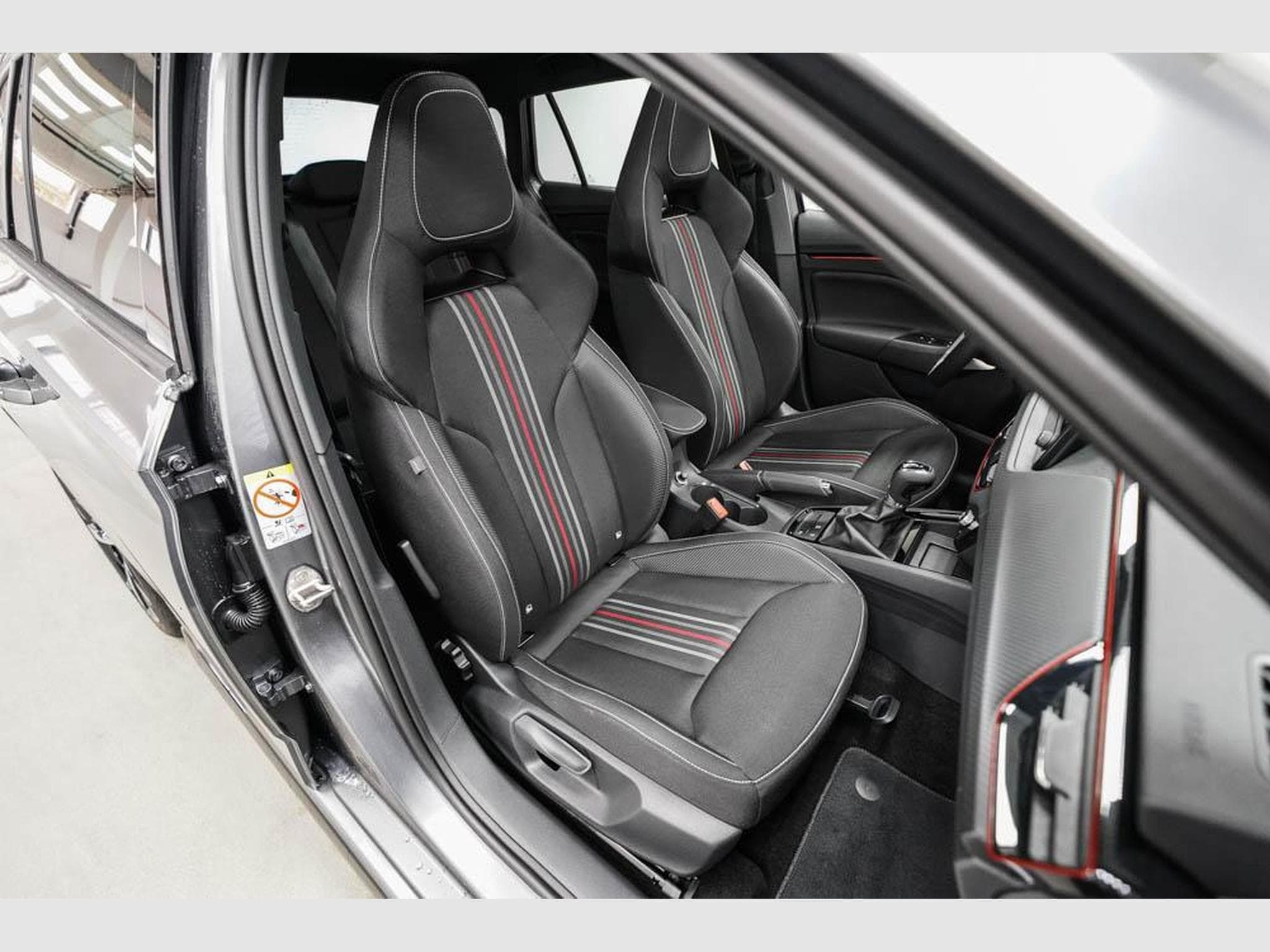 Skoda Scala 1,0 TSI DSG (2025) - Photo 19