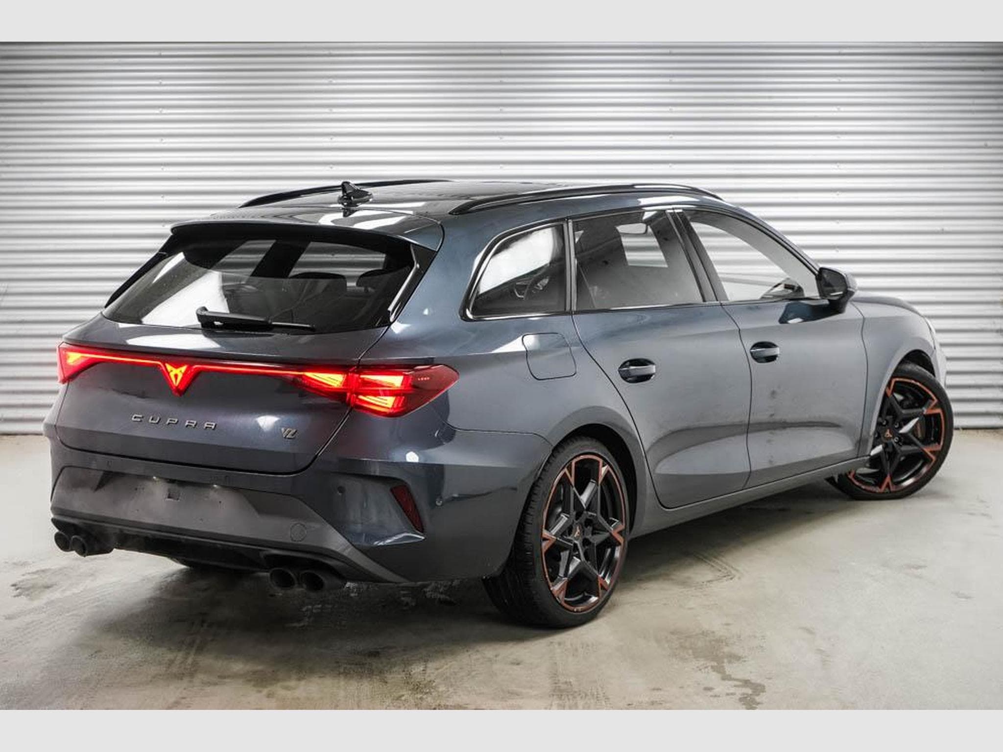 Cupra Leon ST 2,0 TSI (2025) - Photo 2