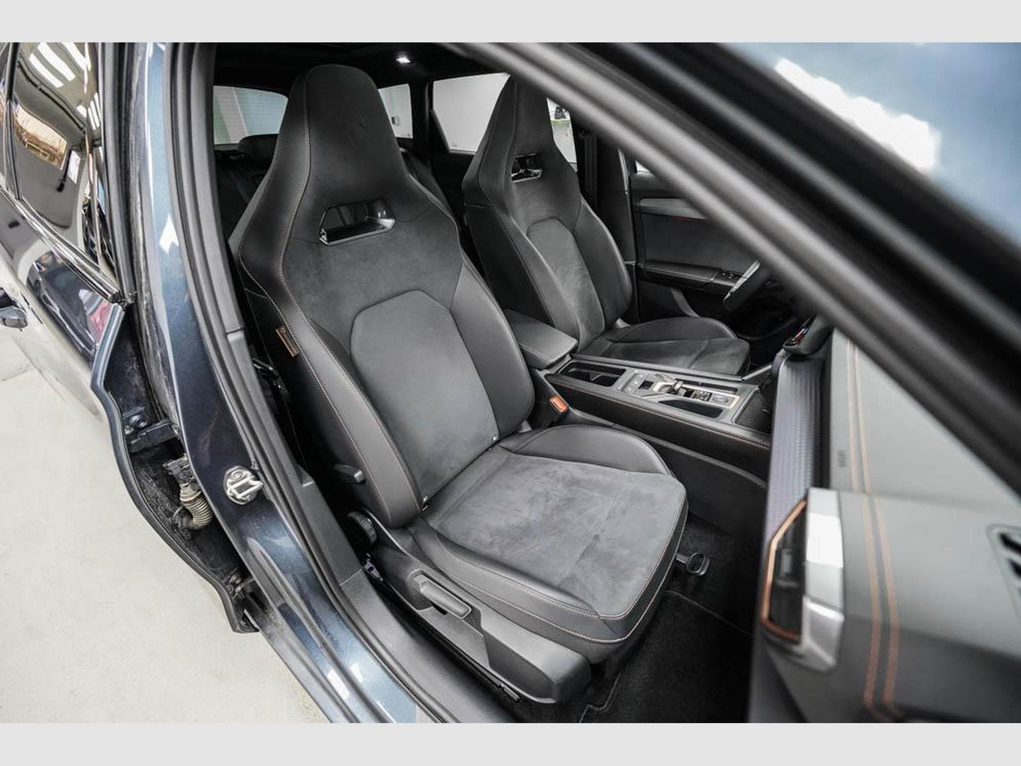 Cupra Leon ST 2,0 TSI (2025) - Photo 22