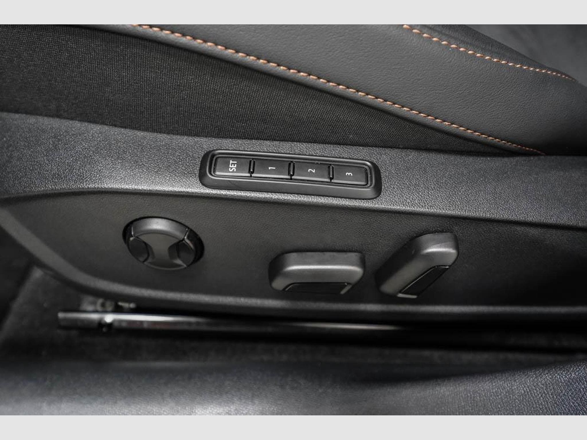 Cupra Leon ST 2,0 TSI (2025) - Photo 23