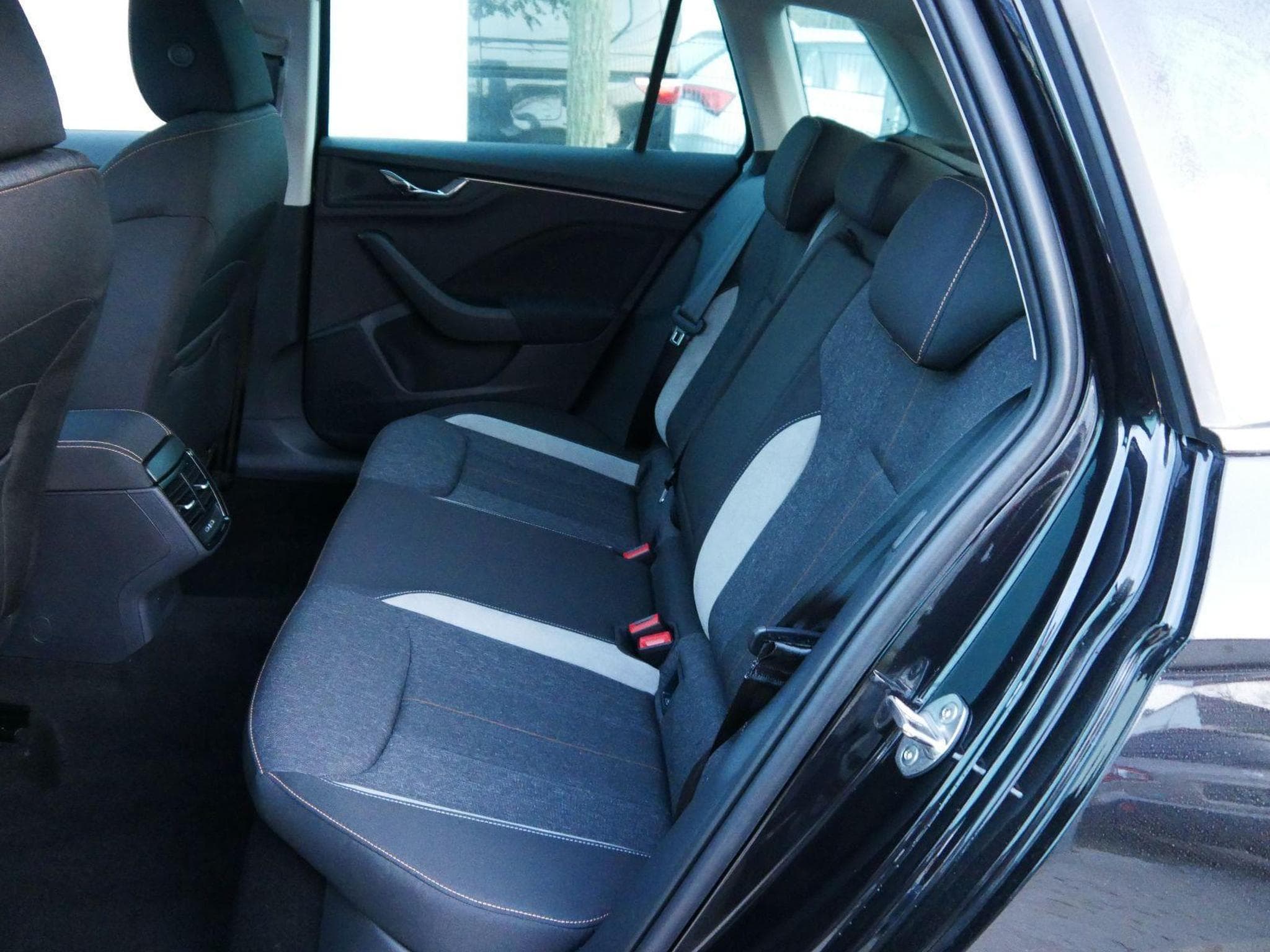 Skoda Kamiq Kamiq 130 Jahre (2025) - Foto 8