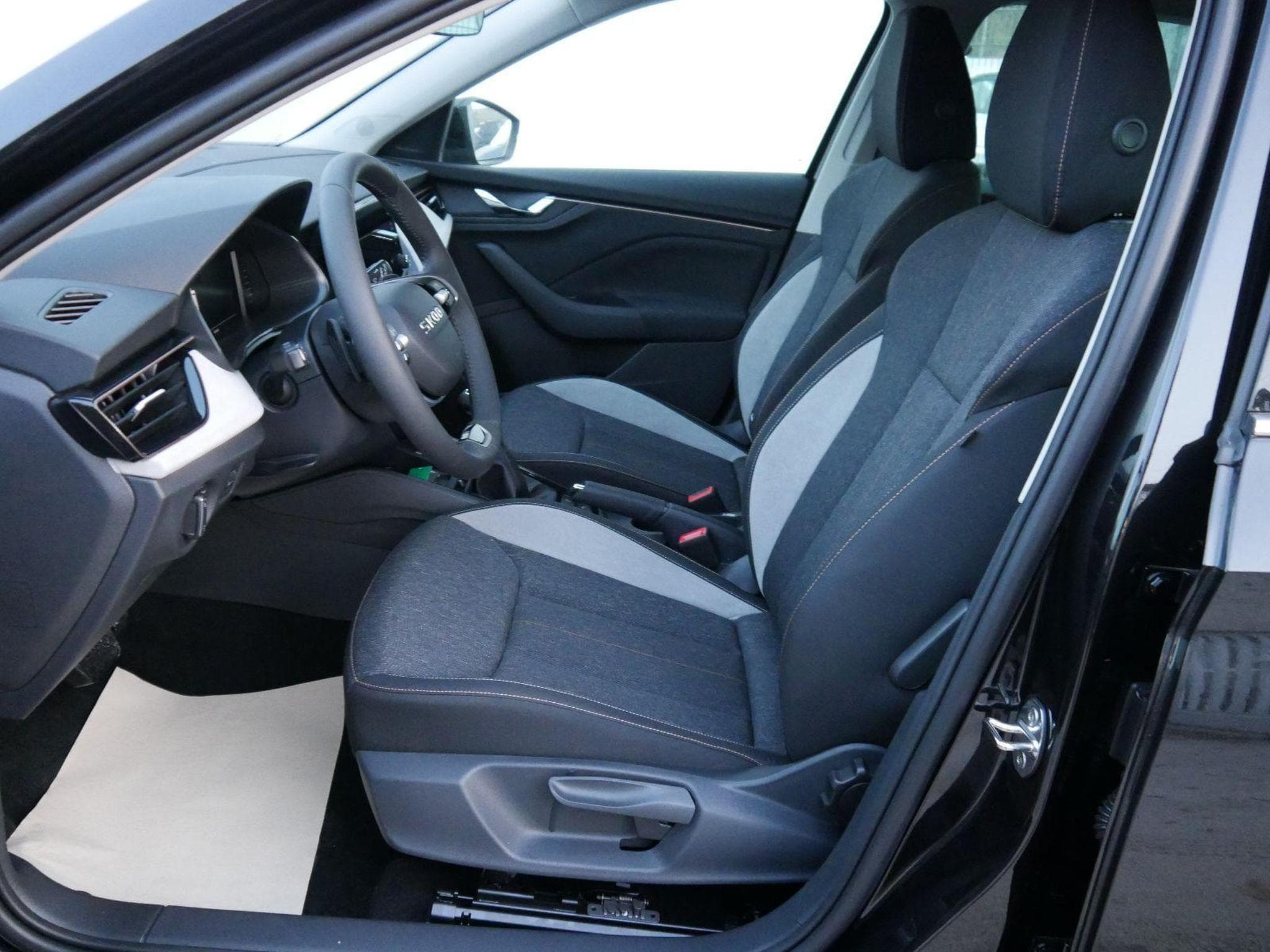 Skoda Kamiq Kamiq 130 Jahre (2025) - Foto 9