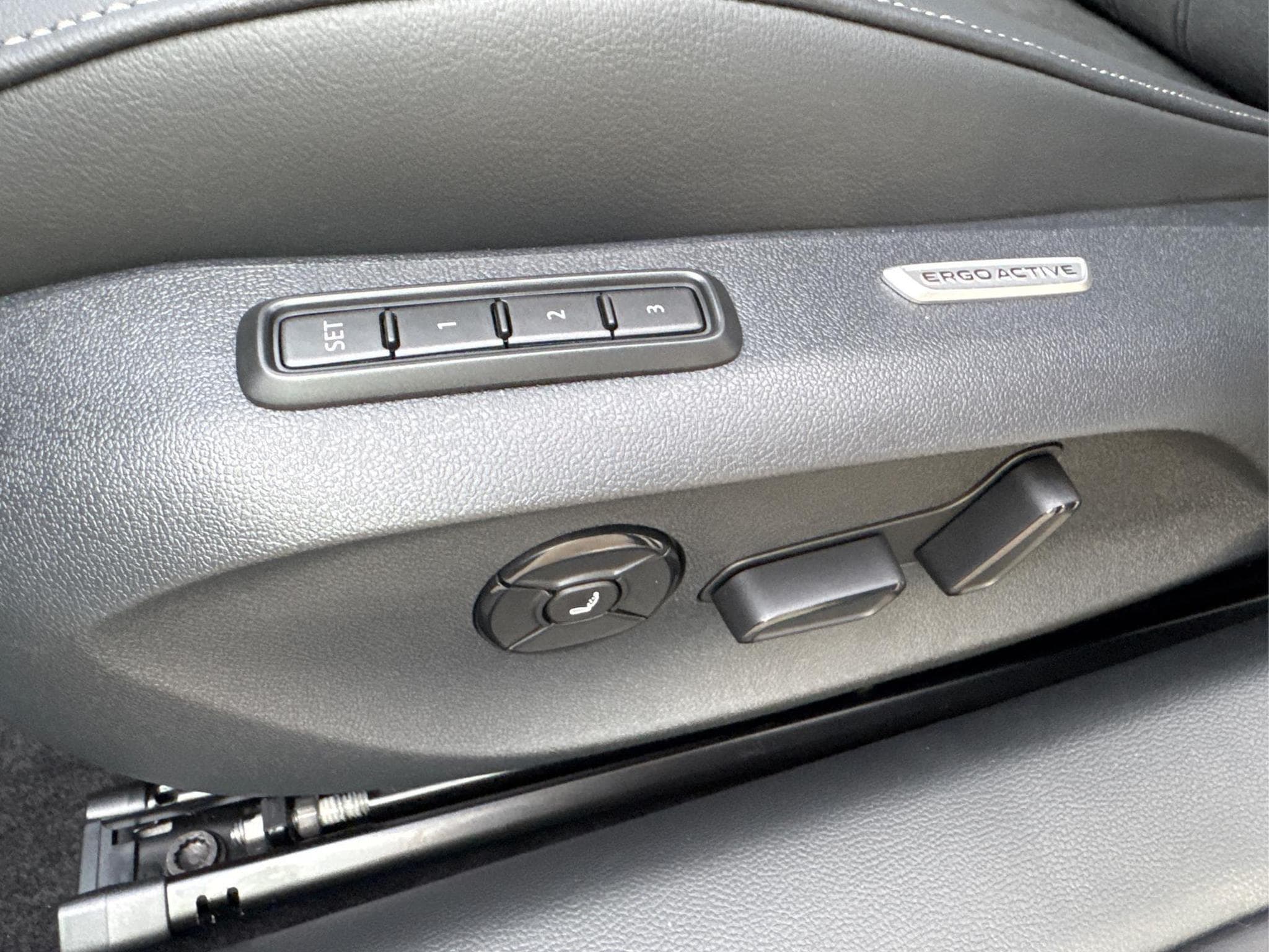 VW Passat Variant Business (2025) - Foto 19