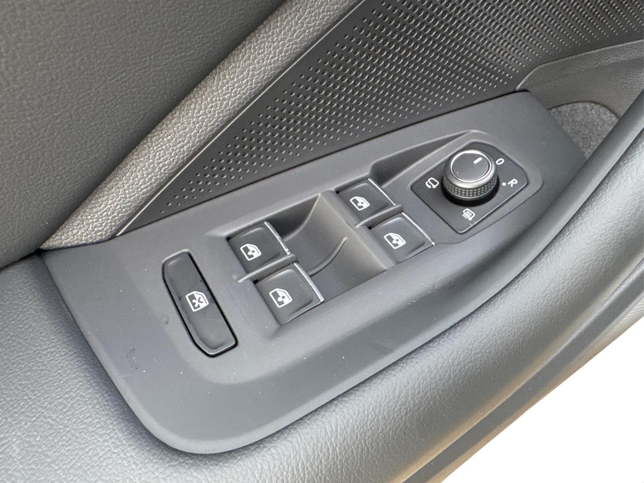 VW Passat Variant Business (2025) - Foto 20