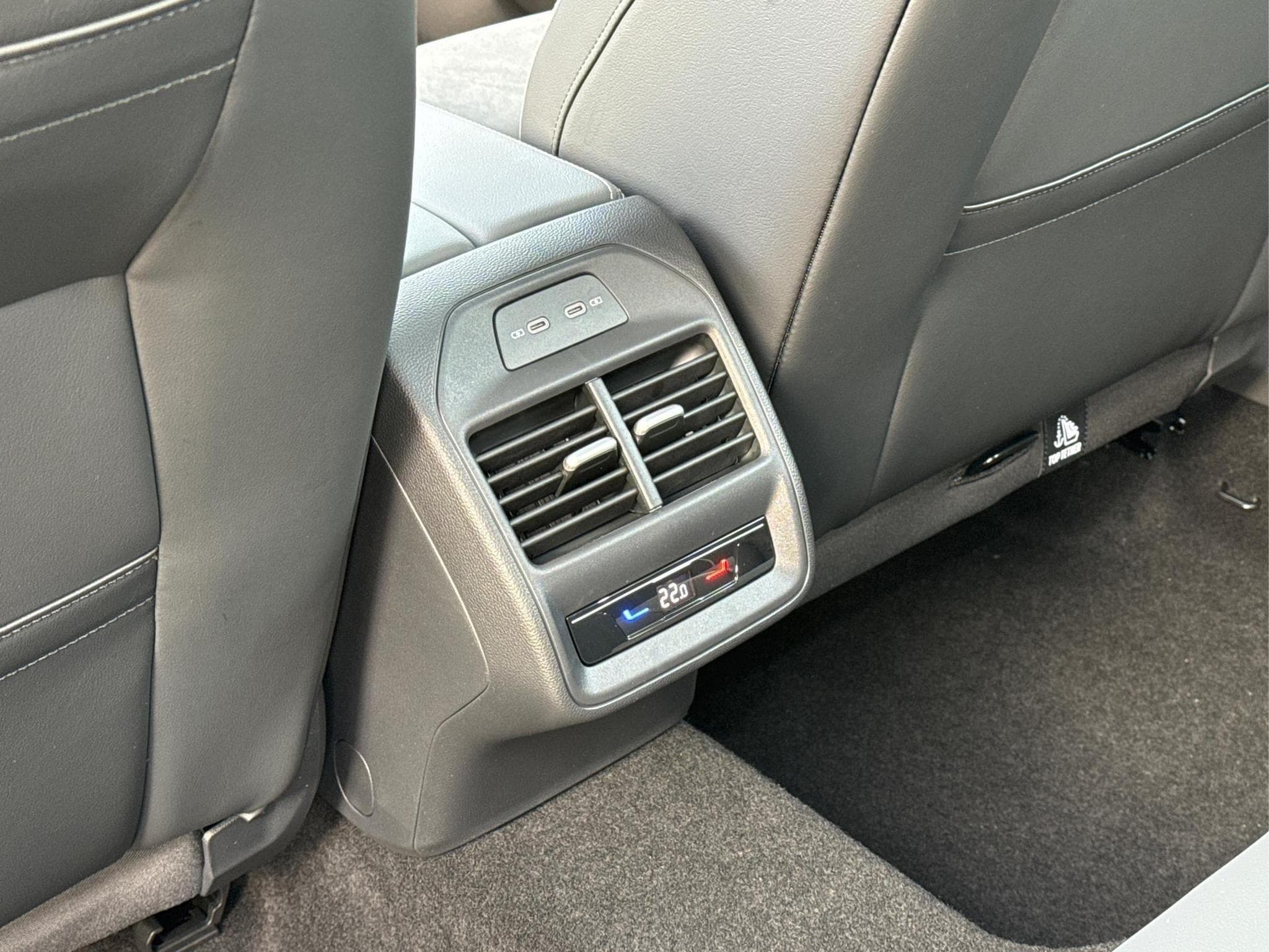 VW Passat Variant Business (2025) - Foto 18