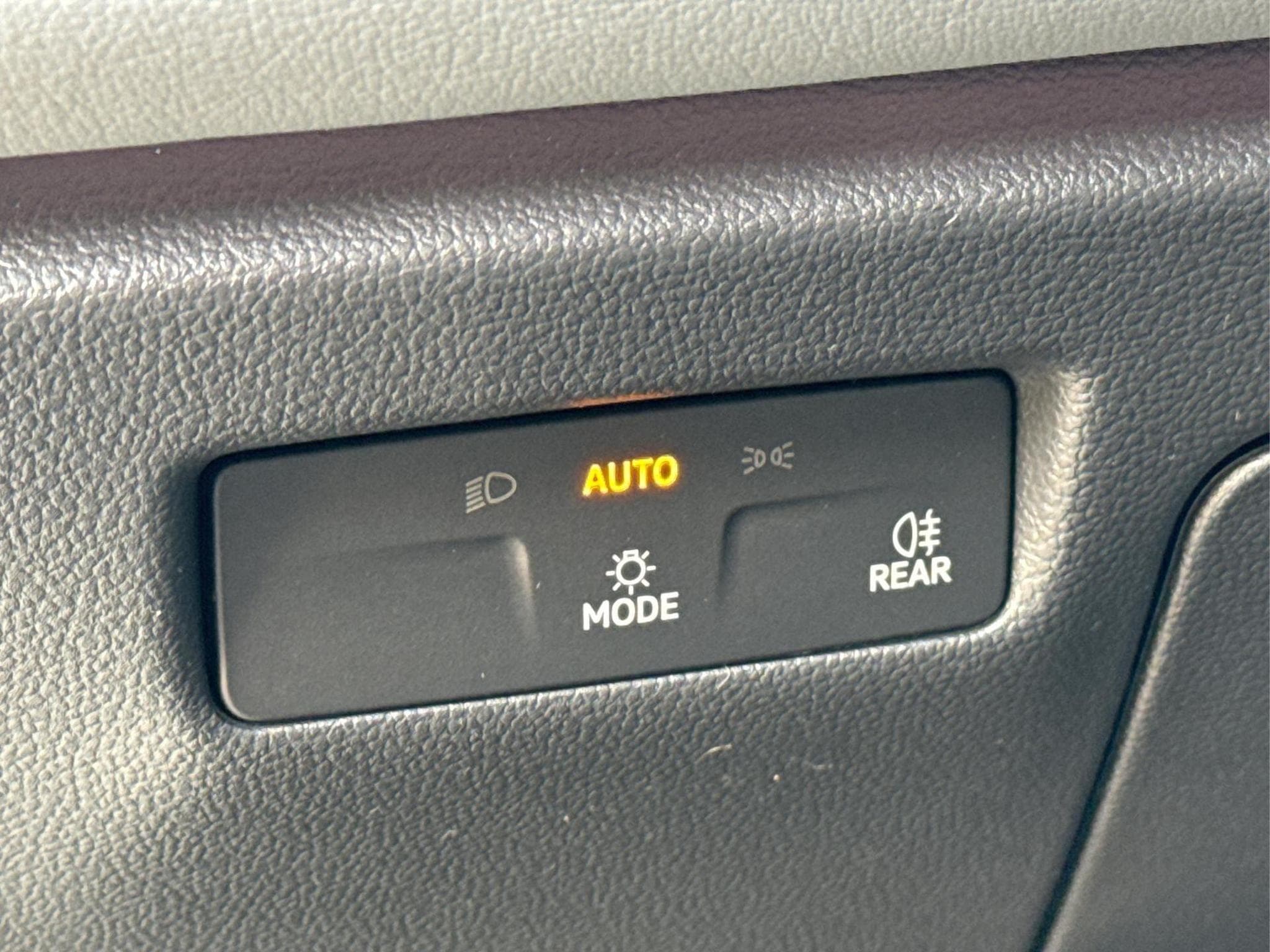 VW Passat Variant Business (2025) - Foto 20