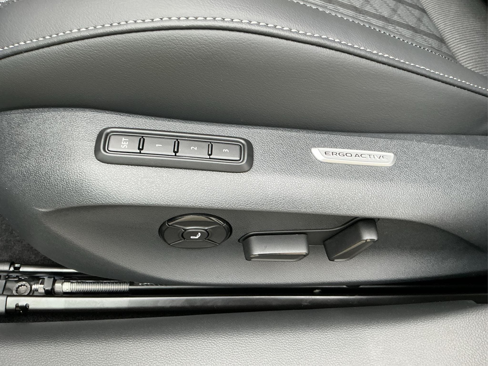 VW Passat Variant R-Line 4WD (2026) - Foto 15