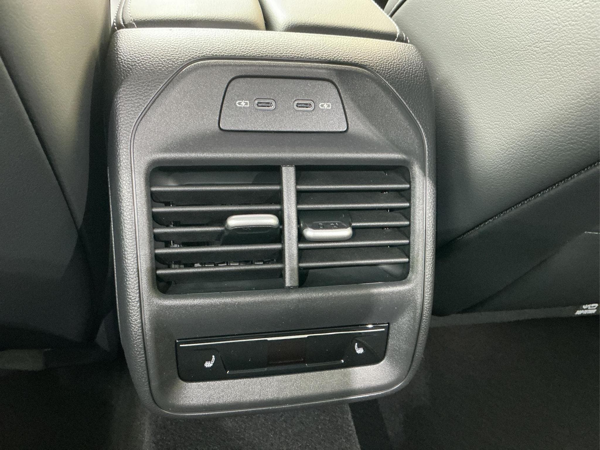 VW Passat Variant R-Line 4WD (2026) - Foto 17