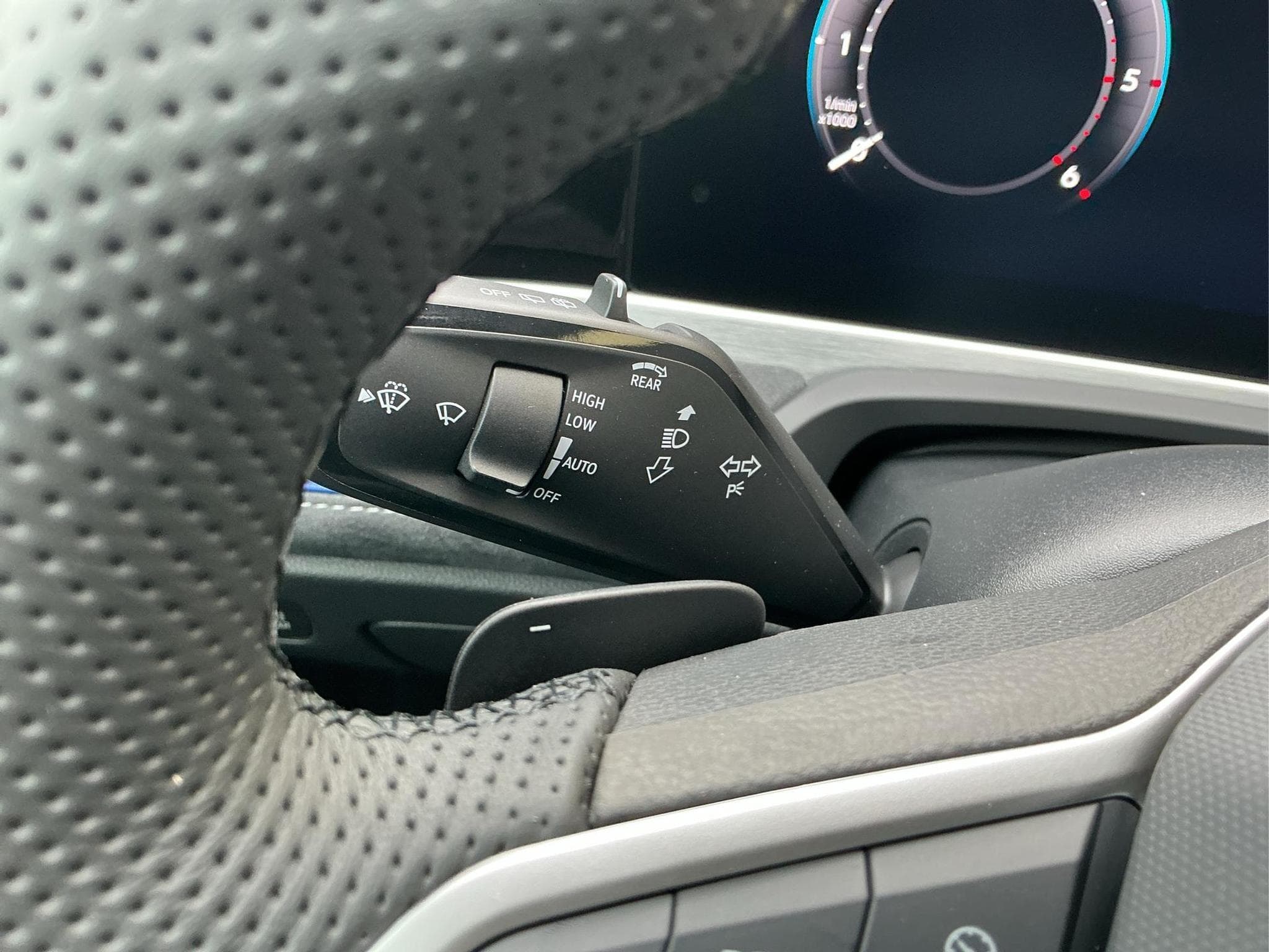 VW Passat Variant R-Line 4WD (2026) - Foto 25