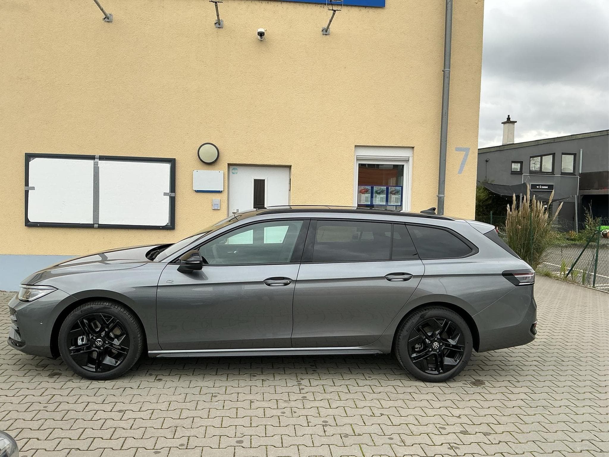 VW Passat Variant R-Line 4WD (2026) - Foto 3