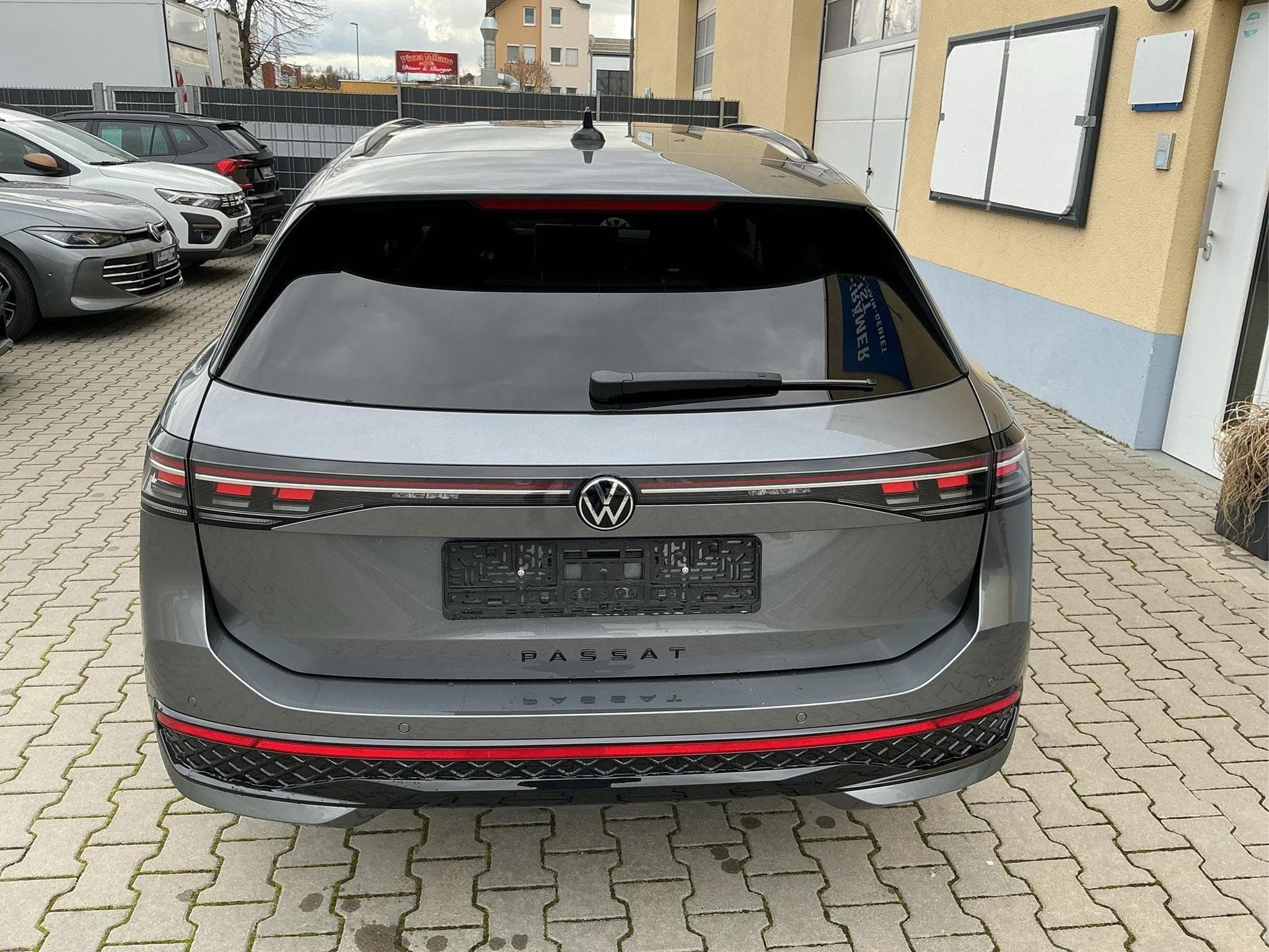 VW Passat Variant R-Line 4WD (2026) - Foto 5