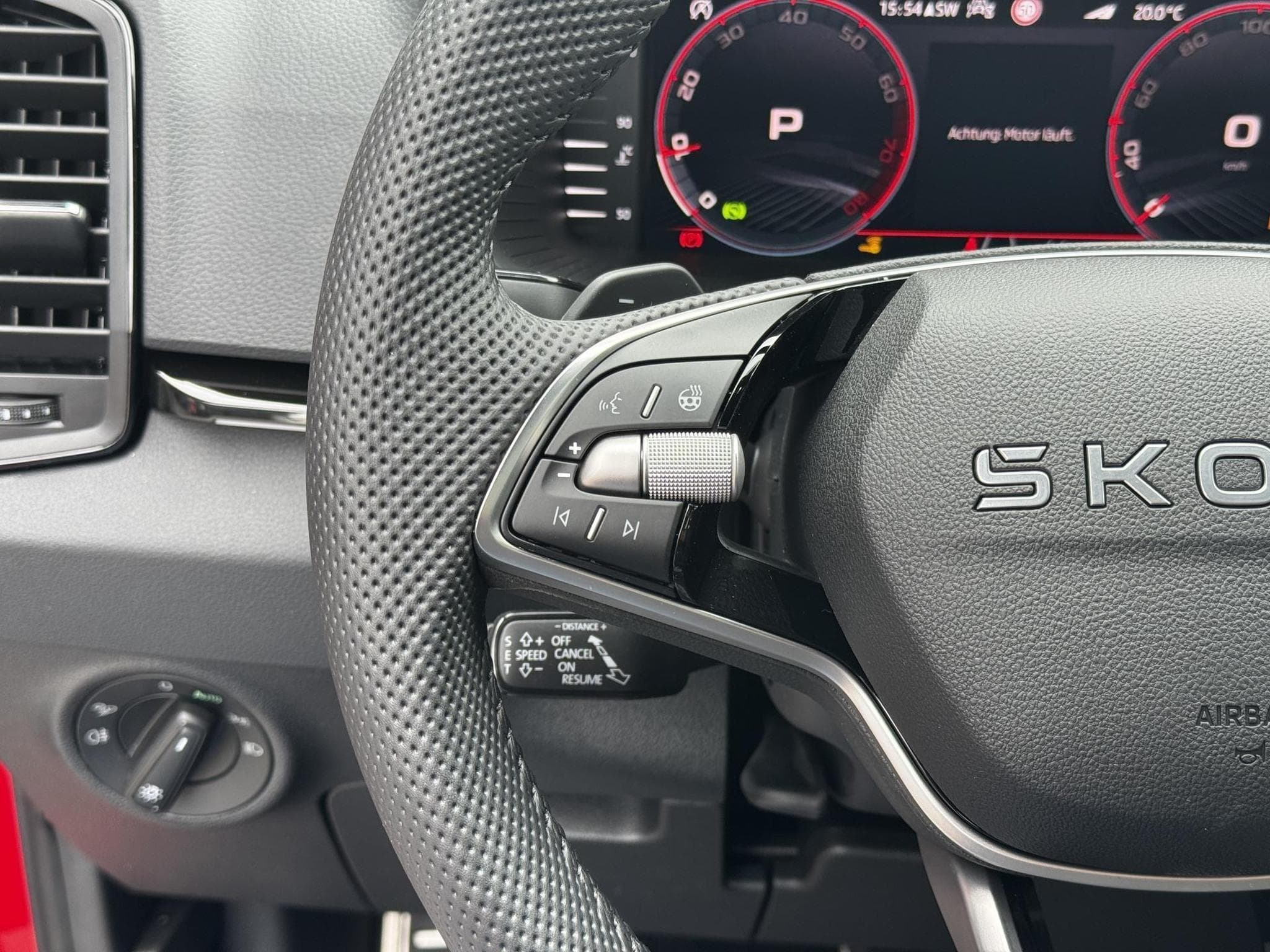 Skoda Karoq 1,5 TSI DSG (2025) - Foto 12